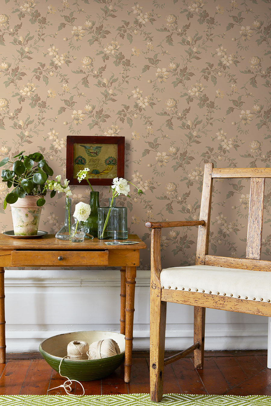 Vlies-Tapete mit pflanzlichem Muster BLOMSLINGA braun mit beige