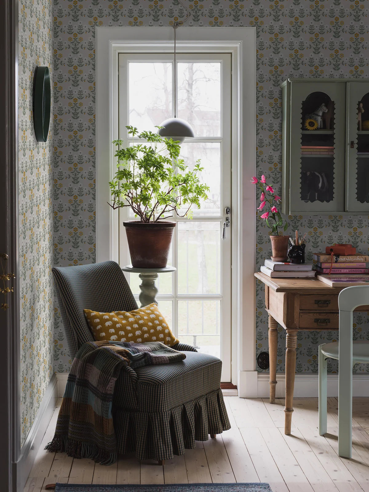 Tapete mit pflanzlichem Blumenmotiv SIPPOR grau-beige mit Gelb