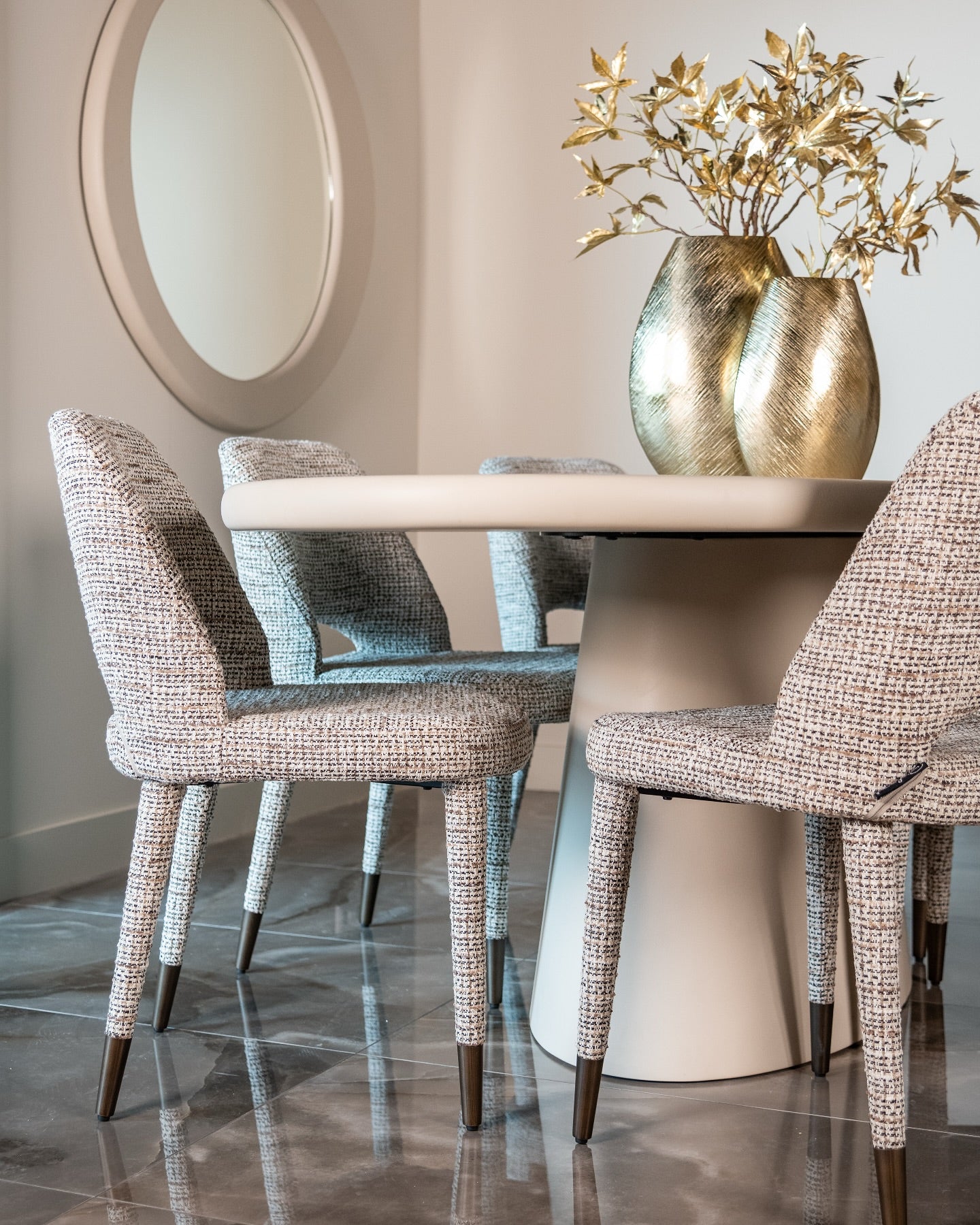 Ovaler Tisch CLAYTON beige