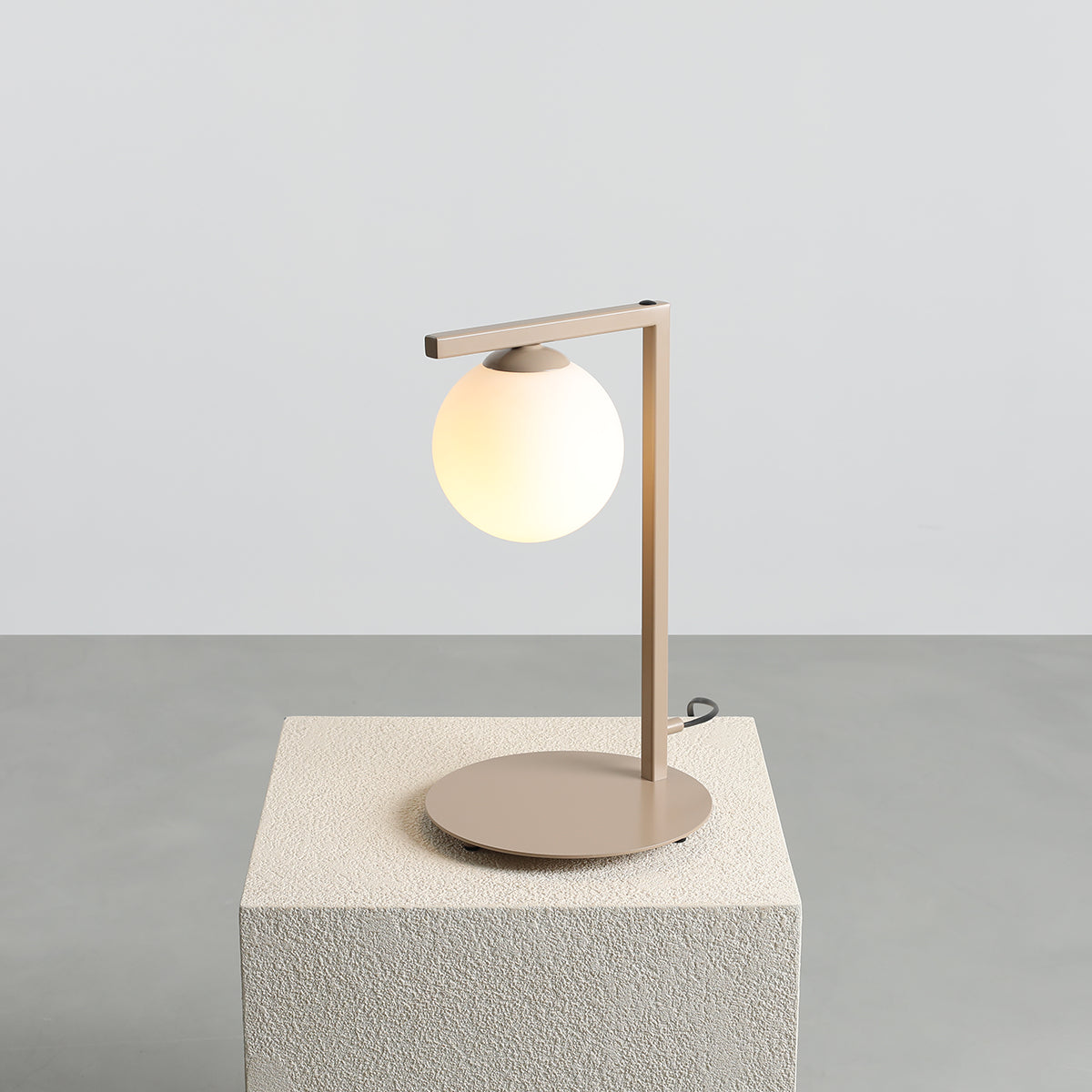 Zac beige table lamp