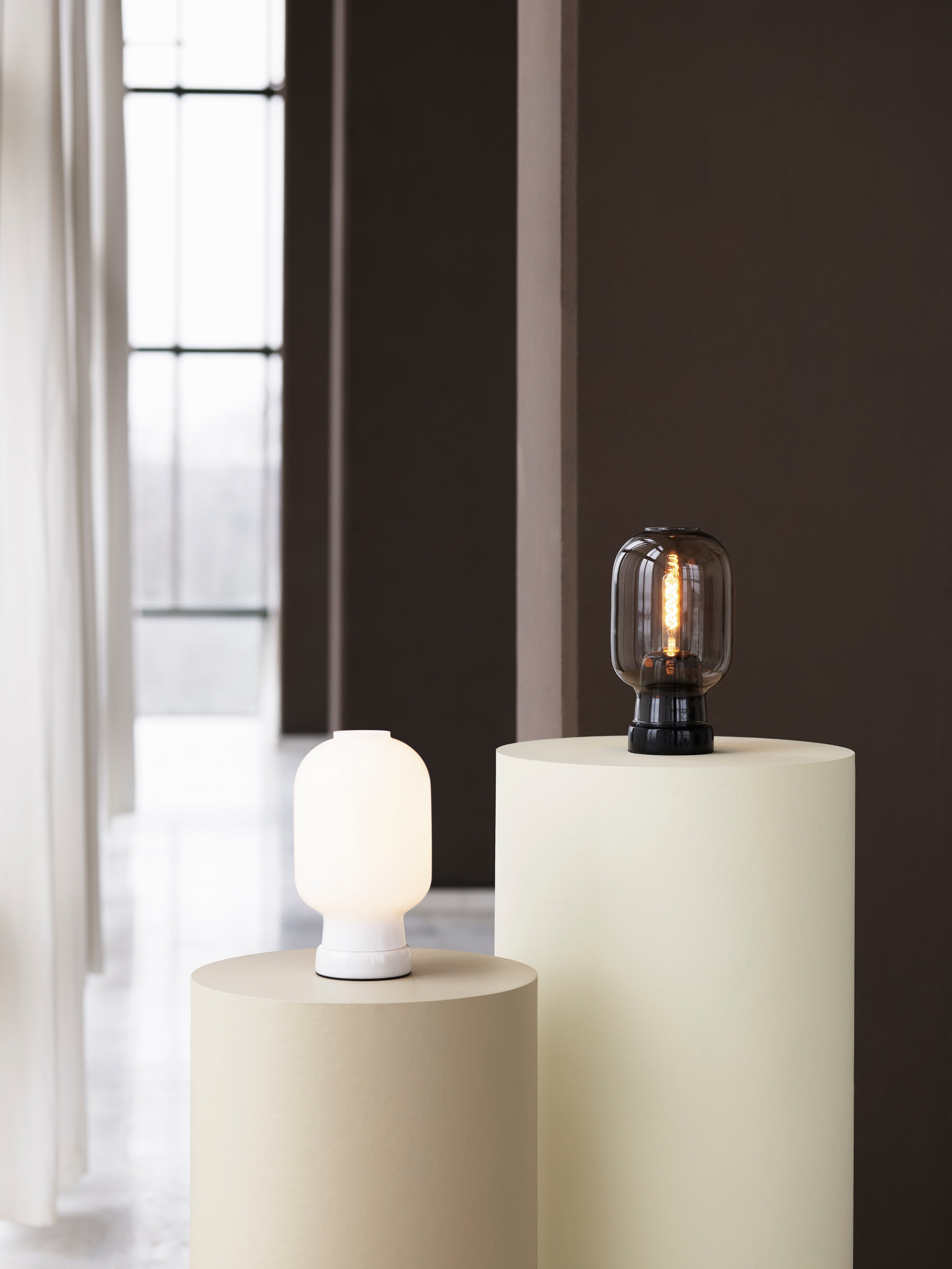 AMP table lamp in smoked glass with black marble