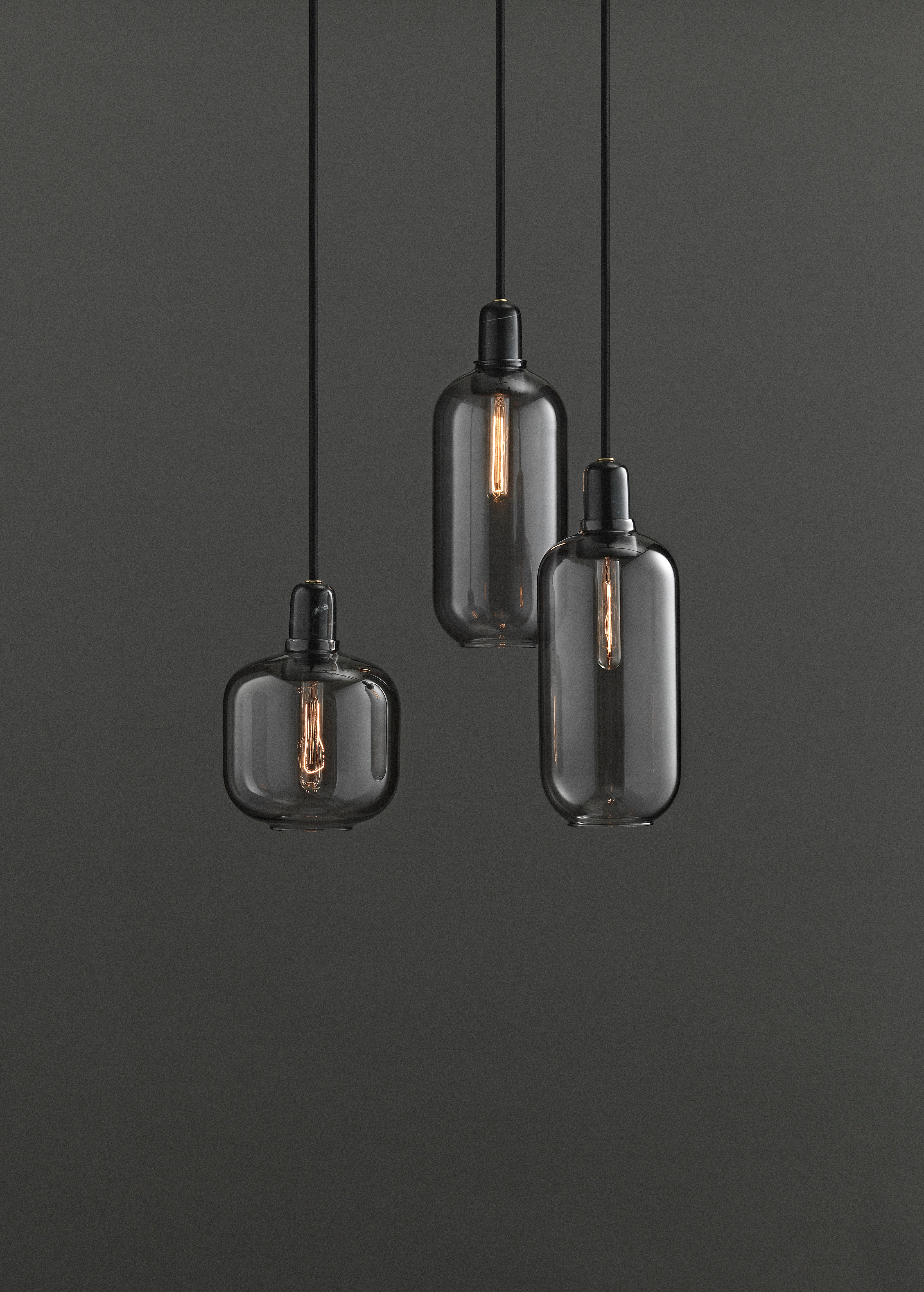 AMP Pendelleuchte Rauchglas mit schwarzem Marmor