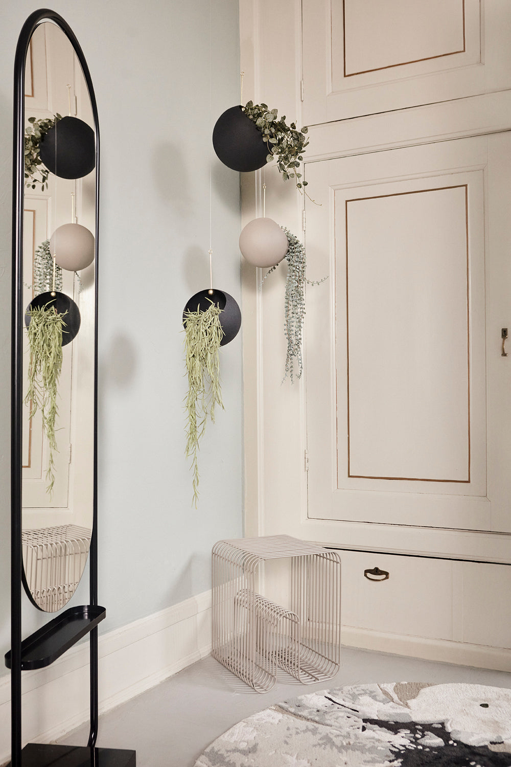 Hanging planter GLOBE taupe