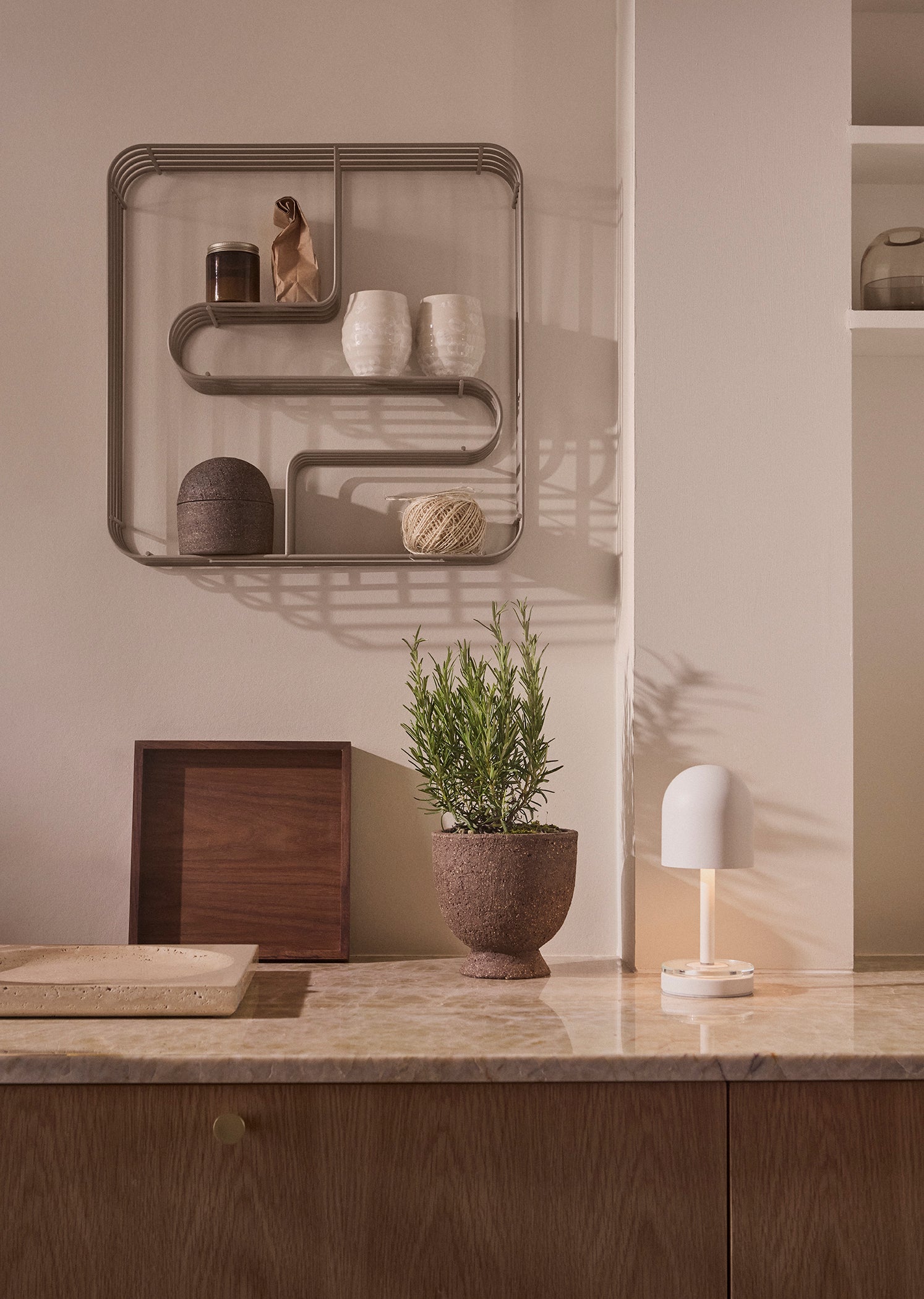 CURVA Black Wall Shelf