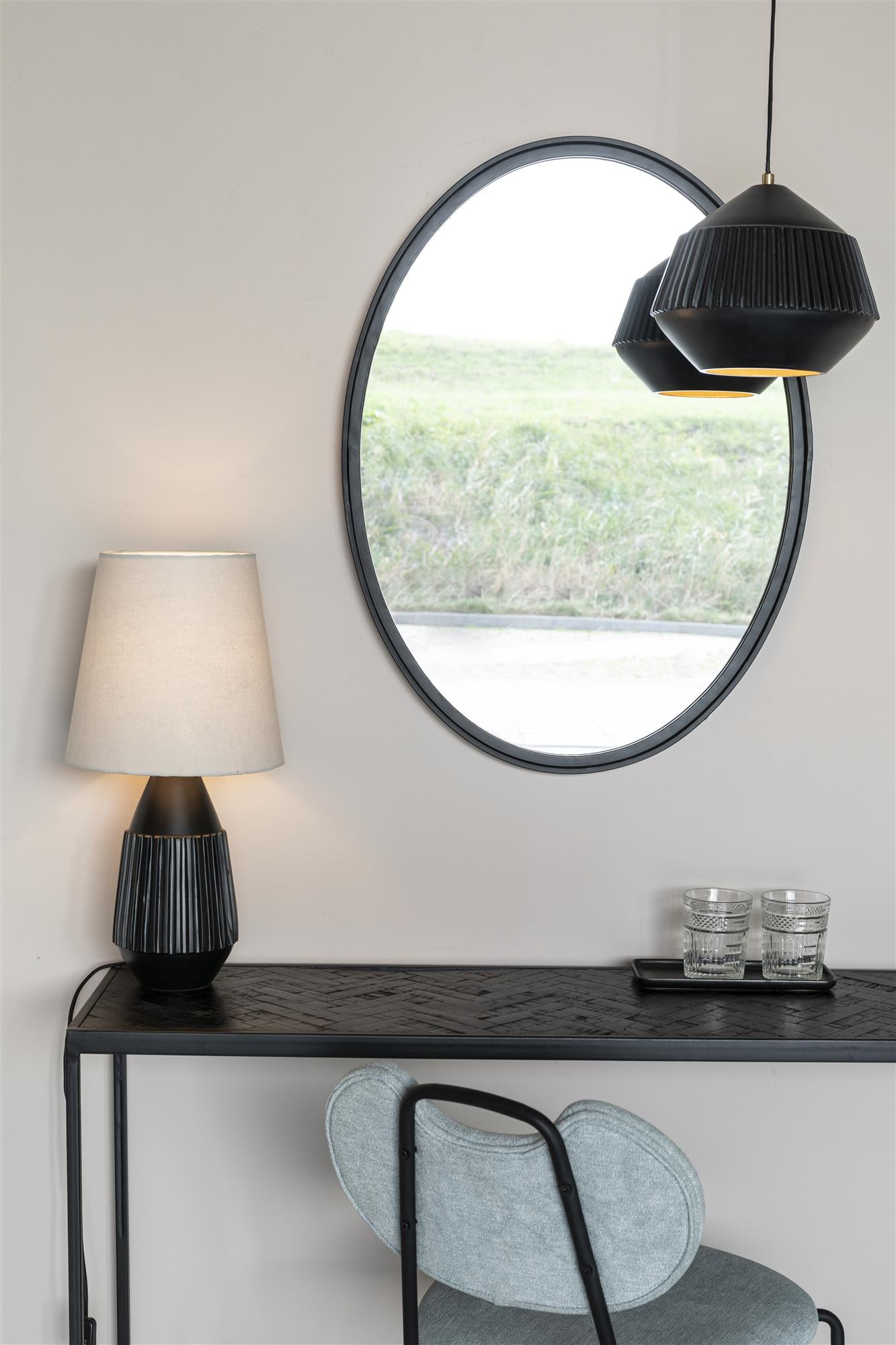 AYSA black table lamp