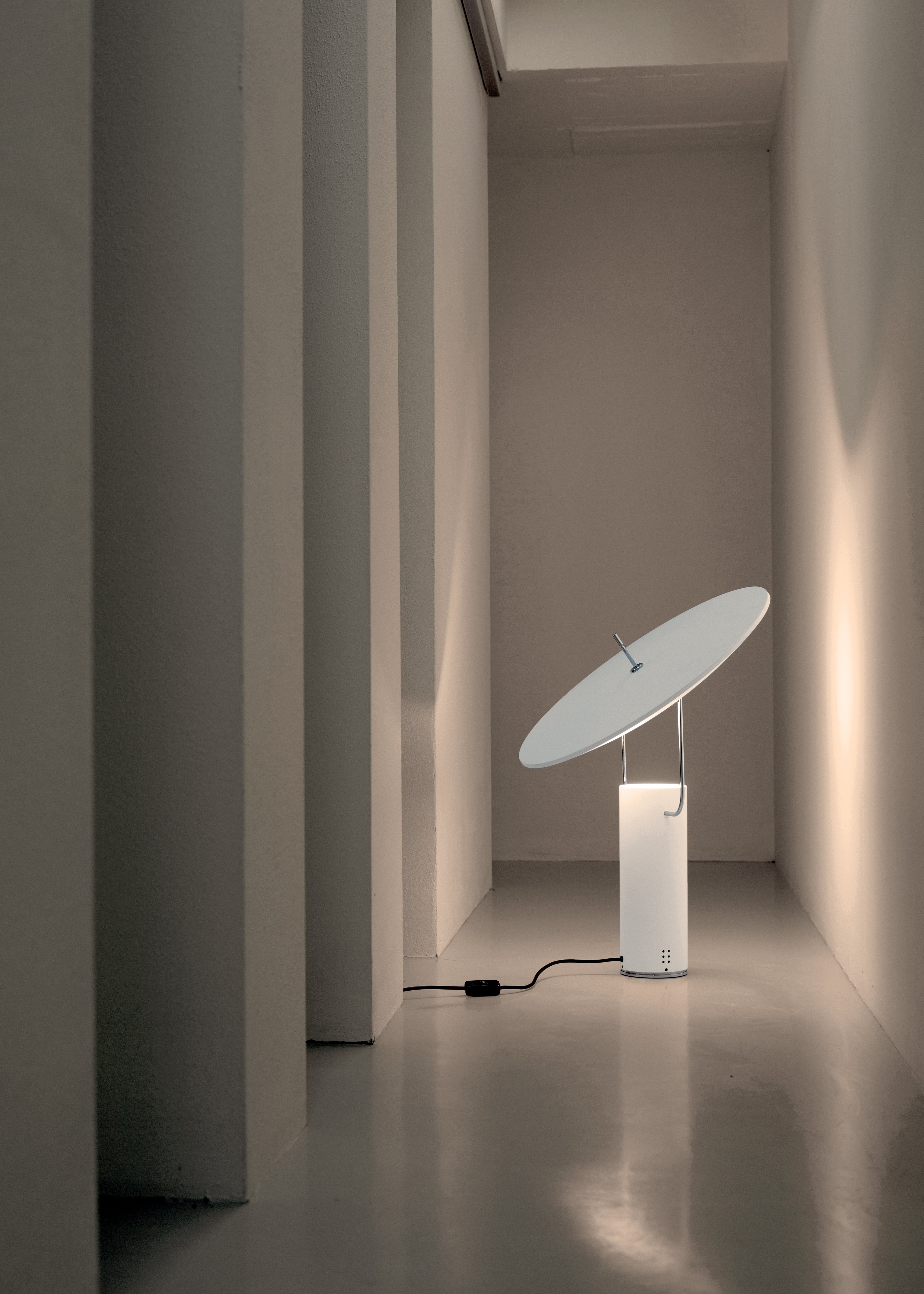 Lampa stołowa TX1 biały – styl minimalistyczny