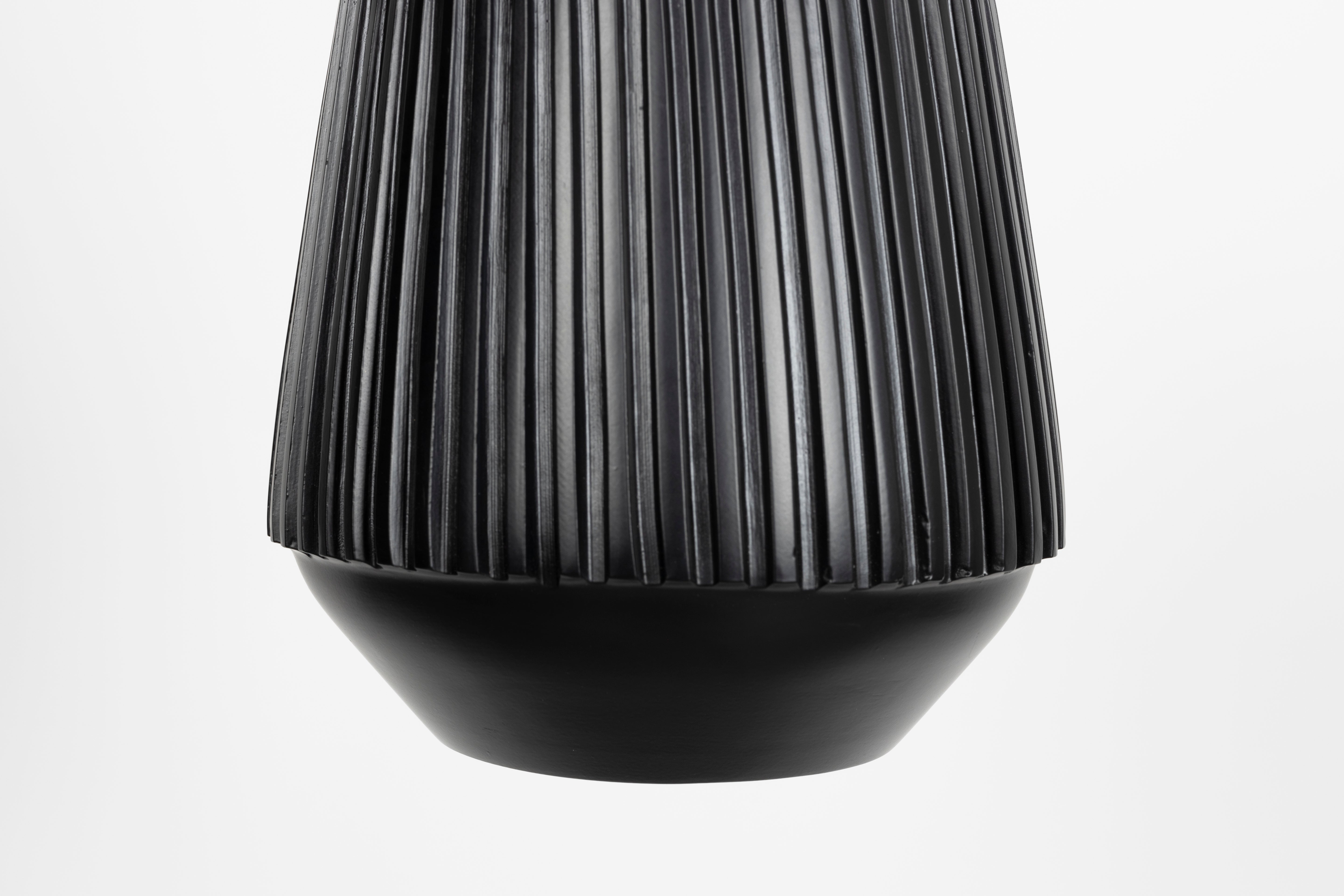 AYSA black pendant lamp