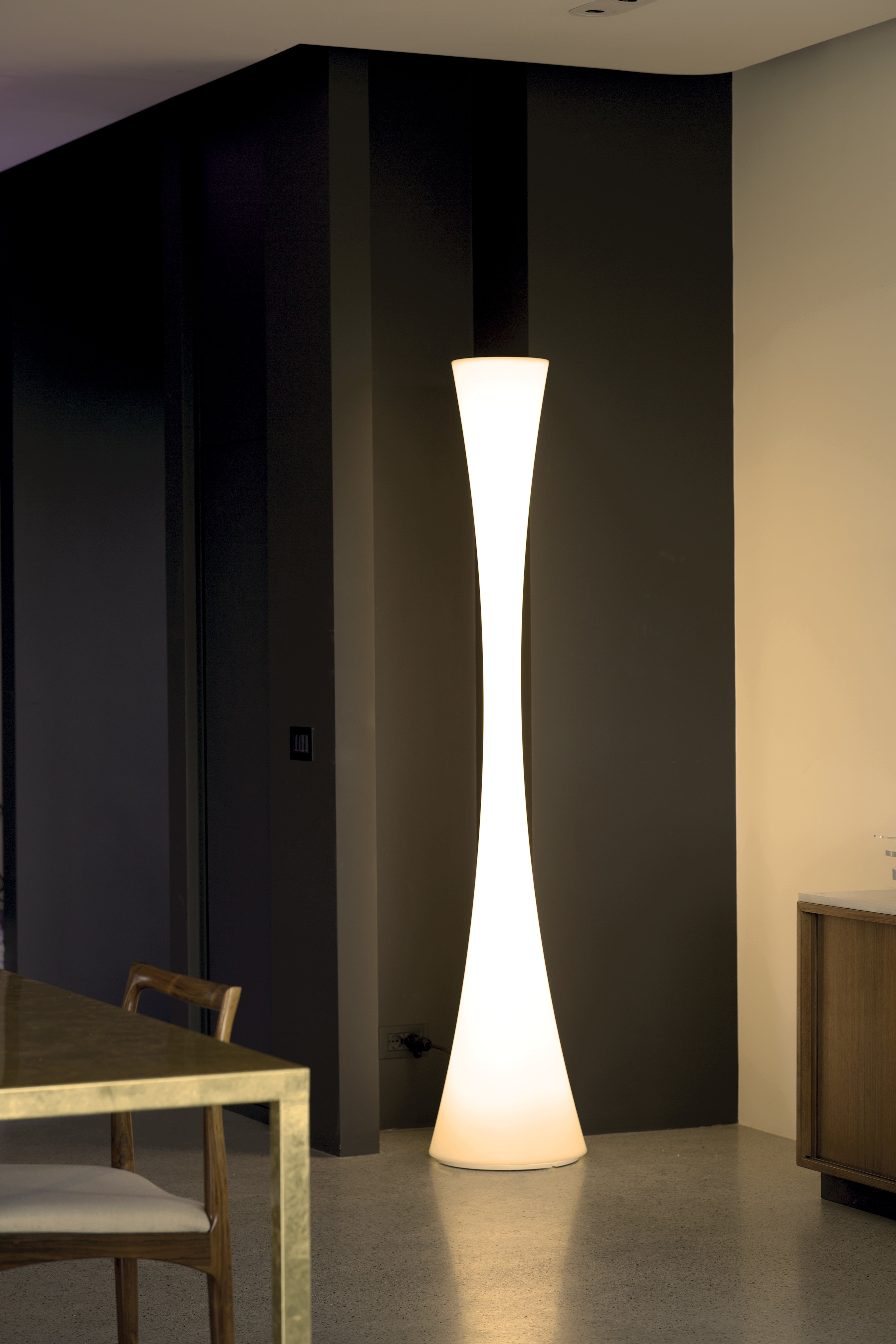 BICONICA Floor Lamp in Glossy White