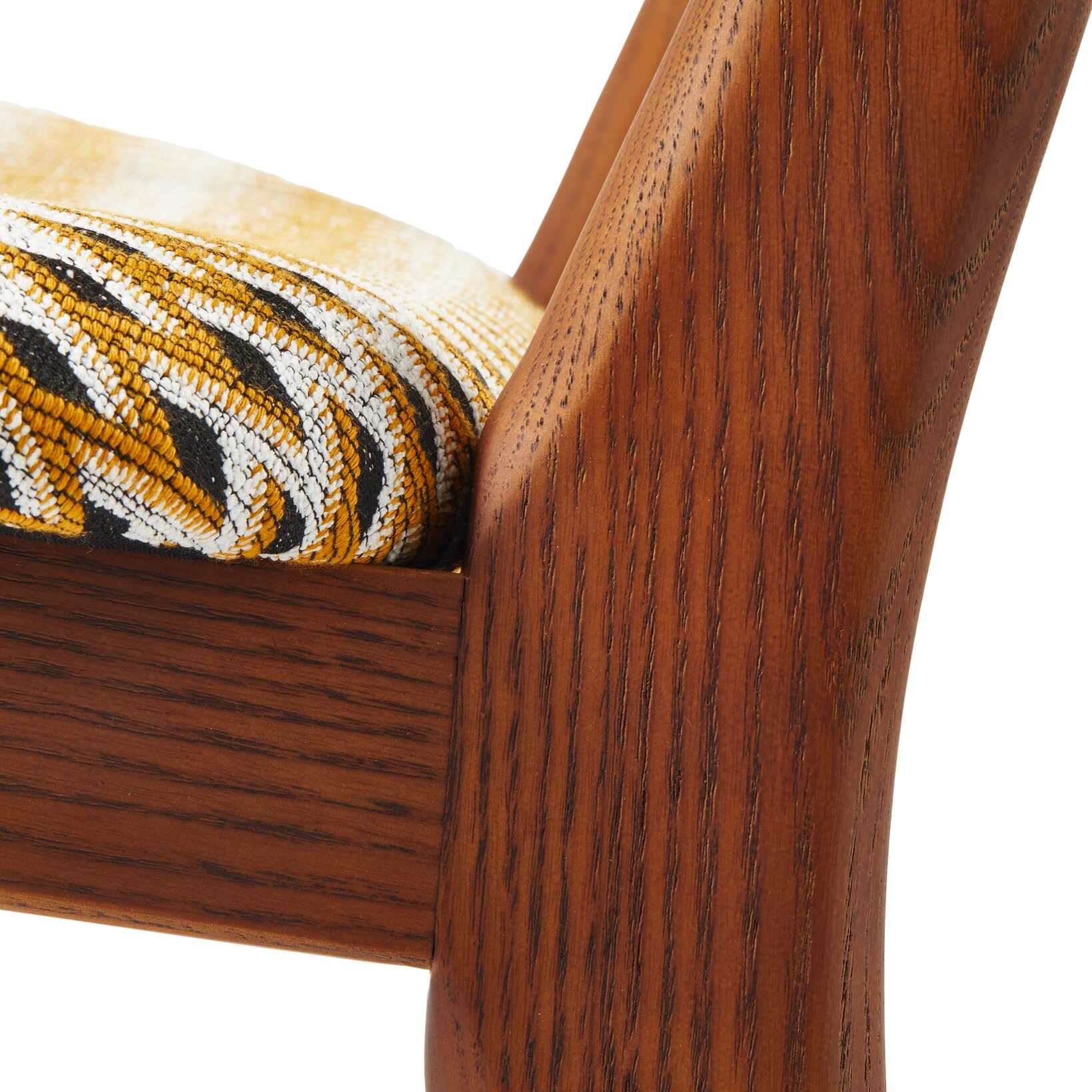 Stuhl HAPPY DAYS Ocker mit geometrischen Mustern und Holzgestell