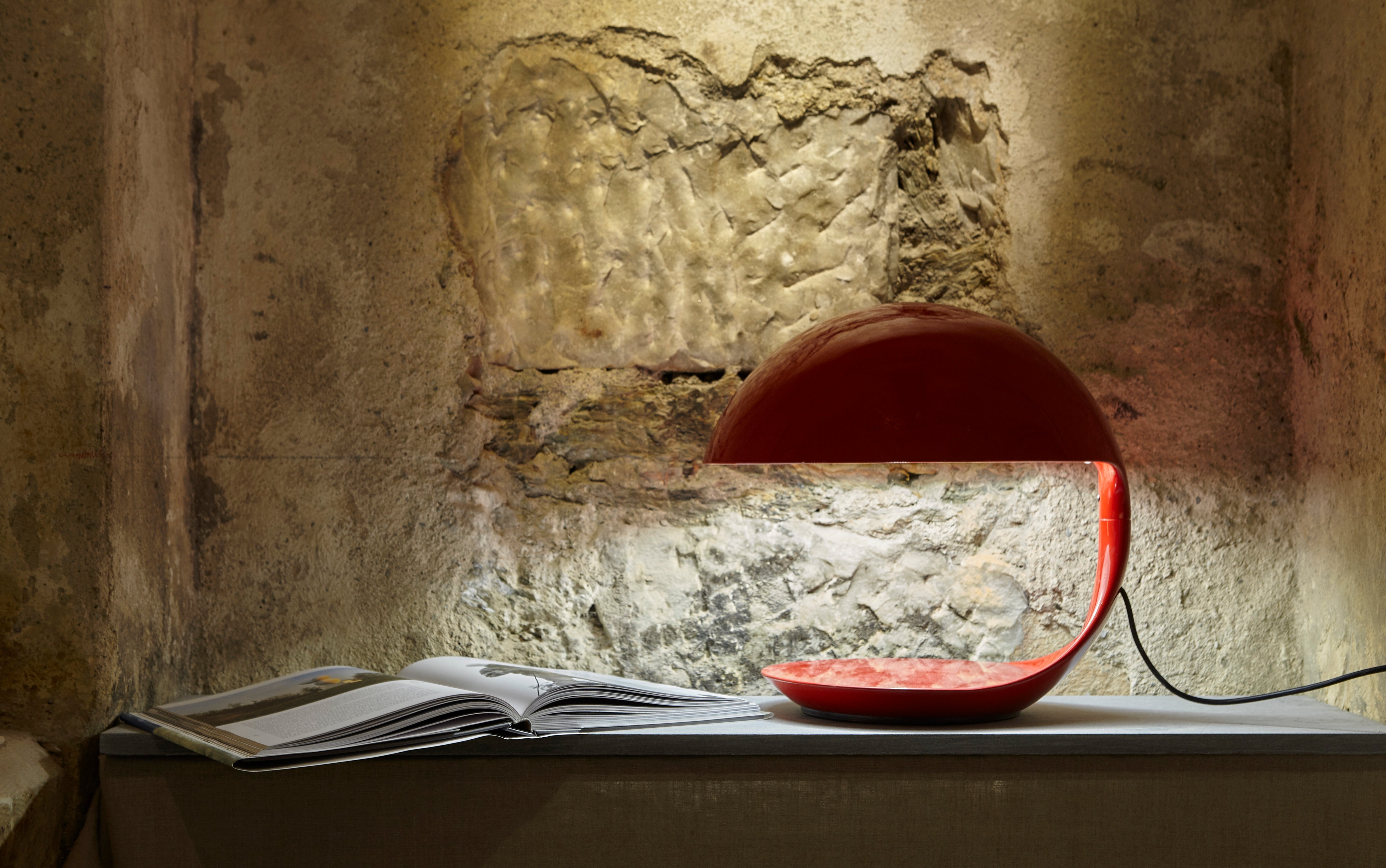 Cobra Table Lamp in Glossy Red