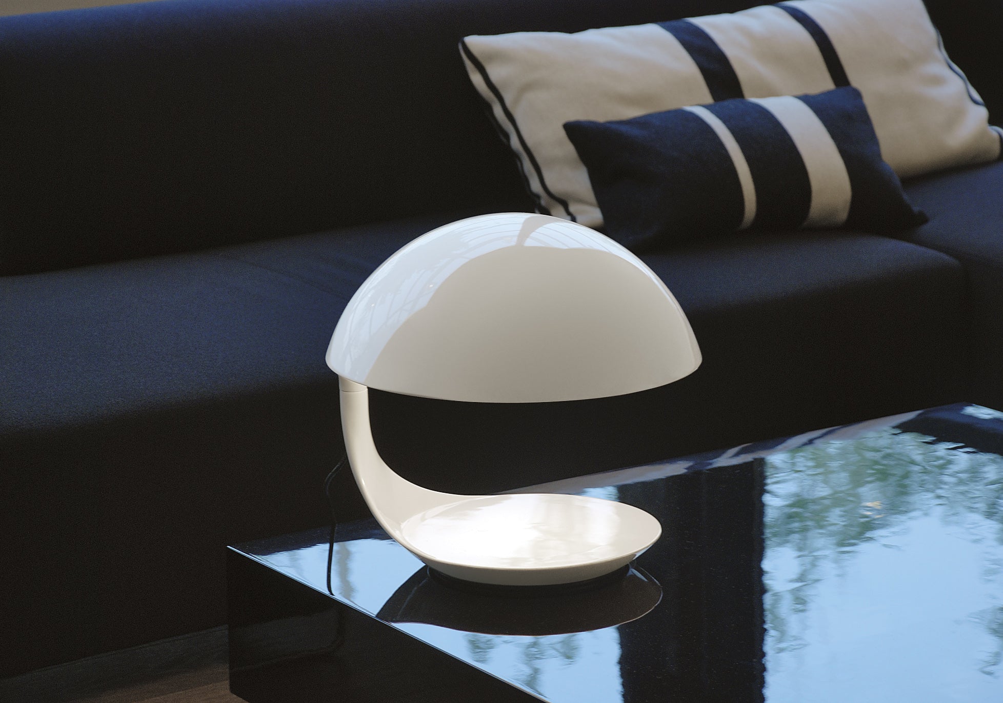Cobra Table Lamp in Glossy White