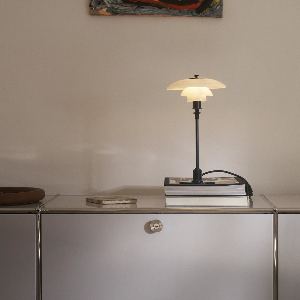 Tischlampe PH 2/1 in Weiß mit dunkelgrünem Fuß
