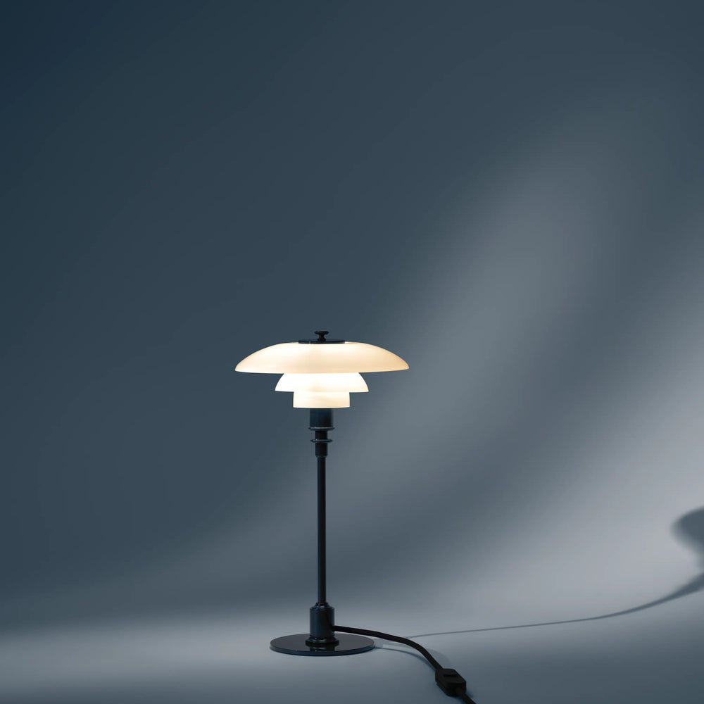 Tischlampe PH 2/1 in Weiß mit blauer Basis