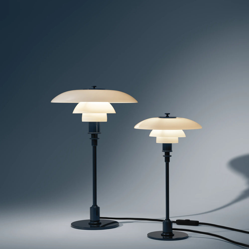 Tischlampe PH 2/1 in Weiß mit blauer Basis