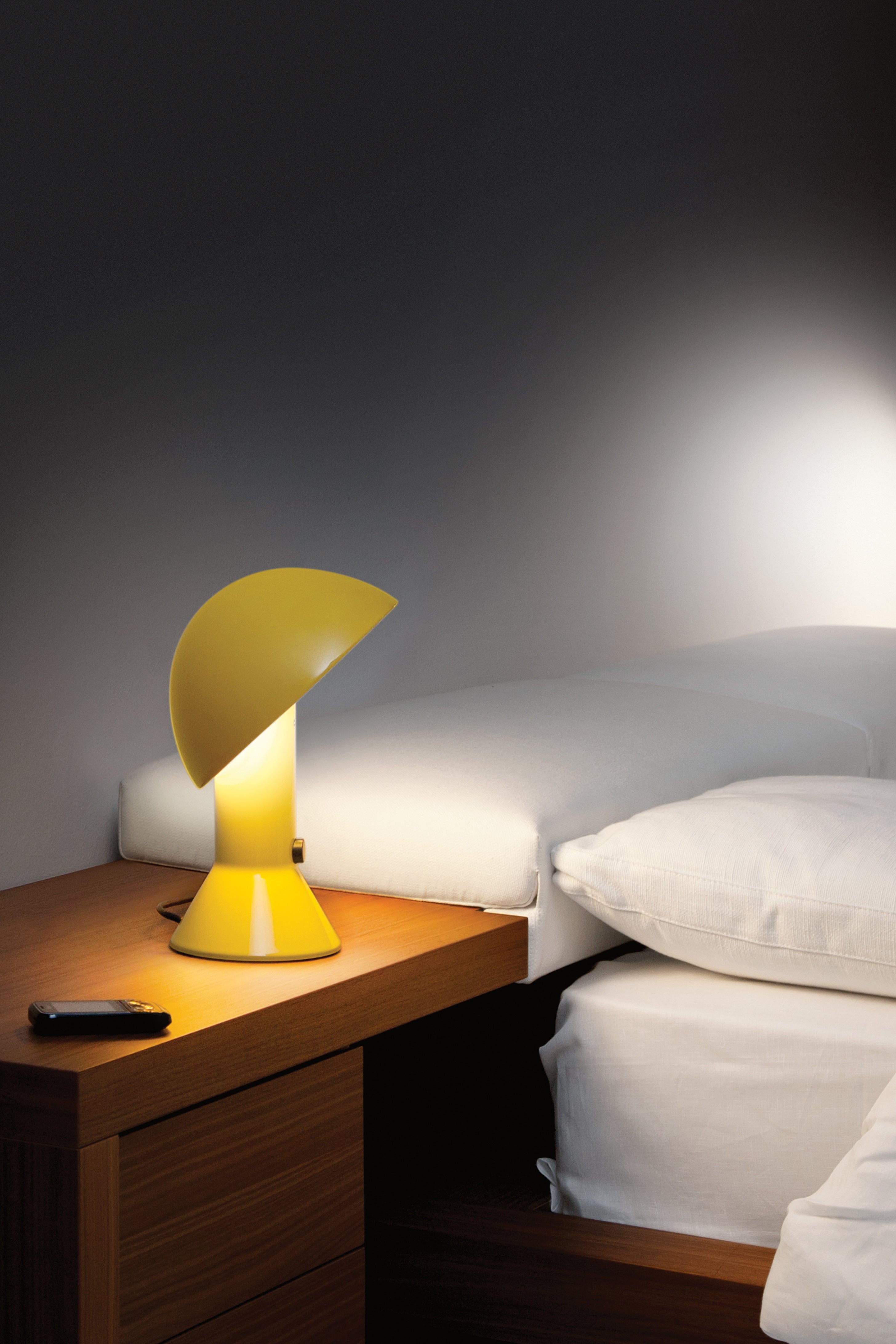 Tischlampe ELMETTO in glänzendem Schwarz