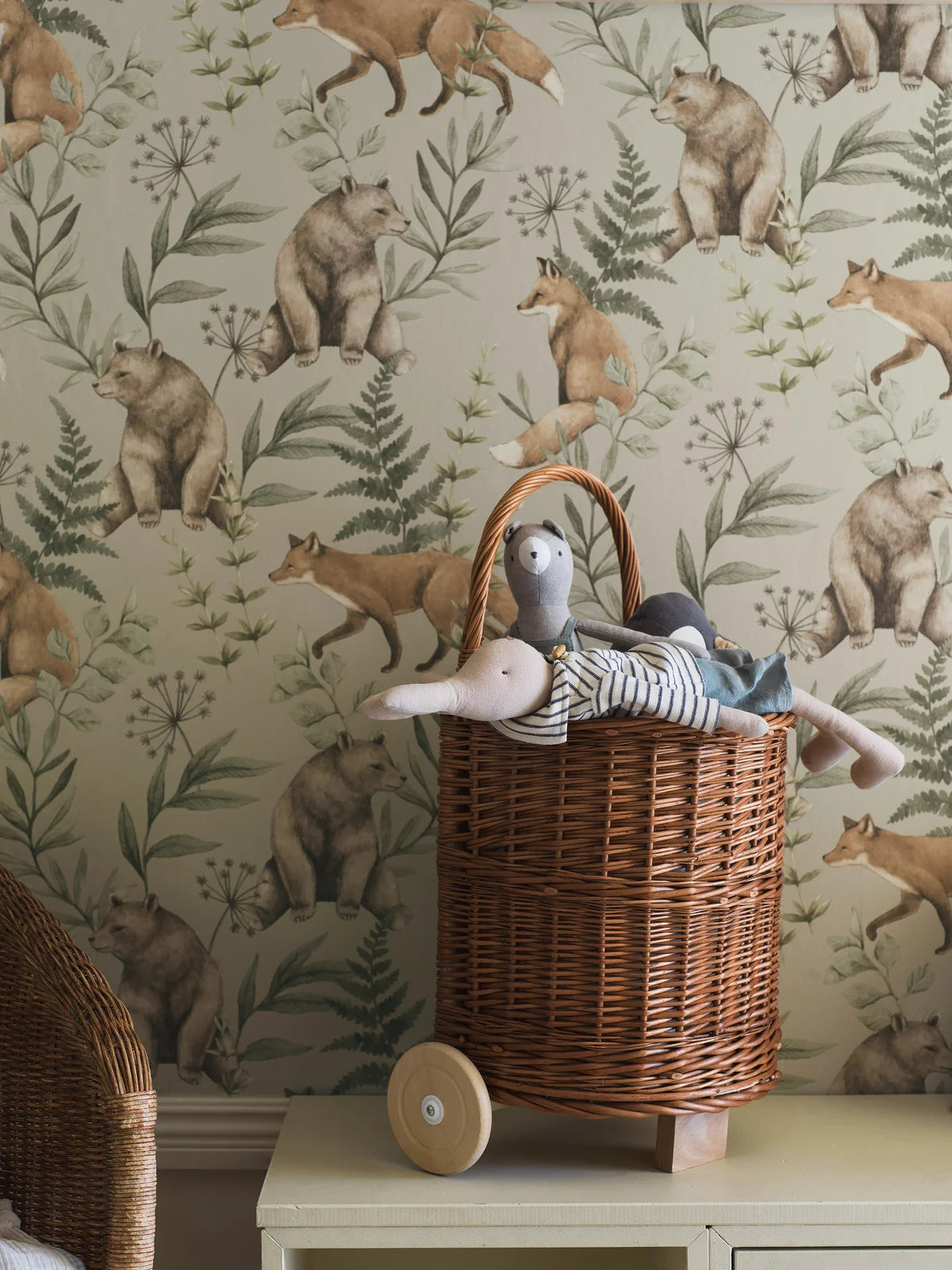 Tapete für Kinder mit pflanzlichem und tierischem Motiv WILD FOREST beige