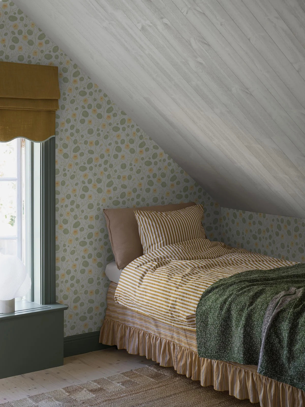 Tapete mit Pflanzenmotiv in Blumen KRASSE weiß mit grün und gelb