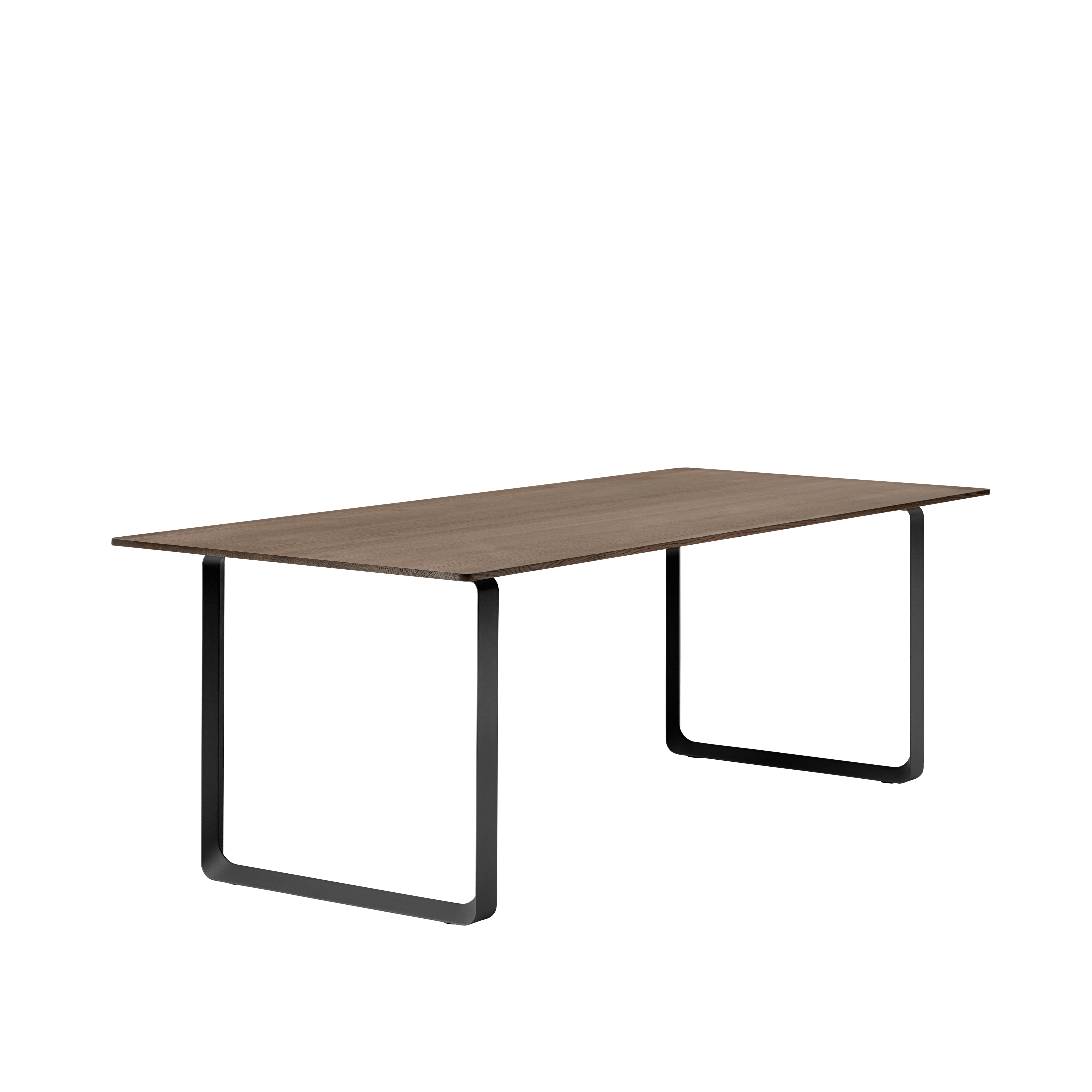 Tisch 70/70 aus dunklem Eichenholz mit schwarzem Gestell