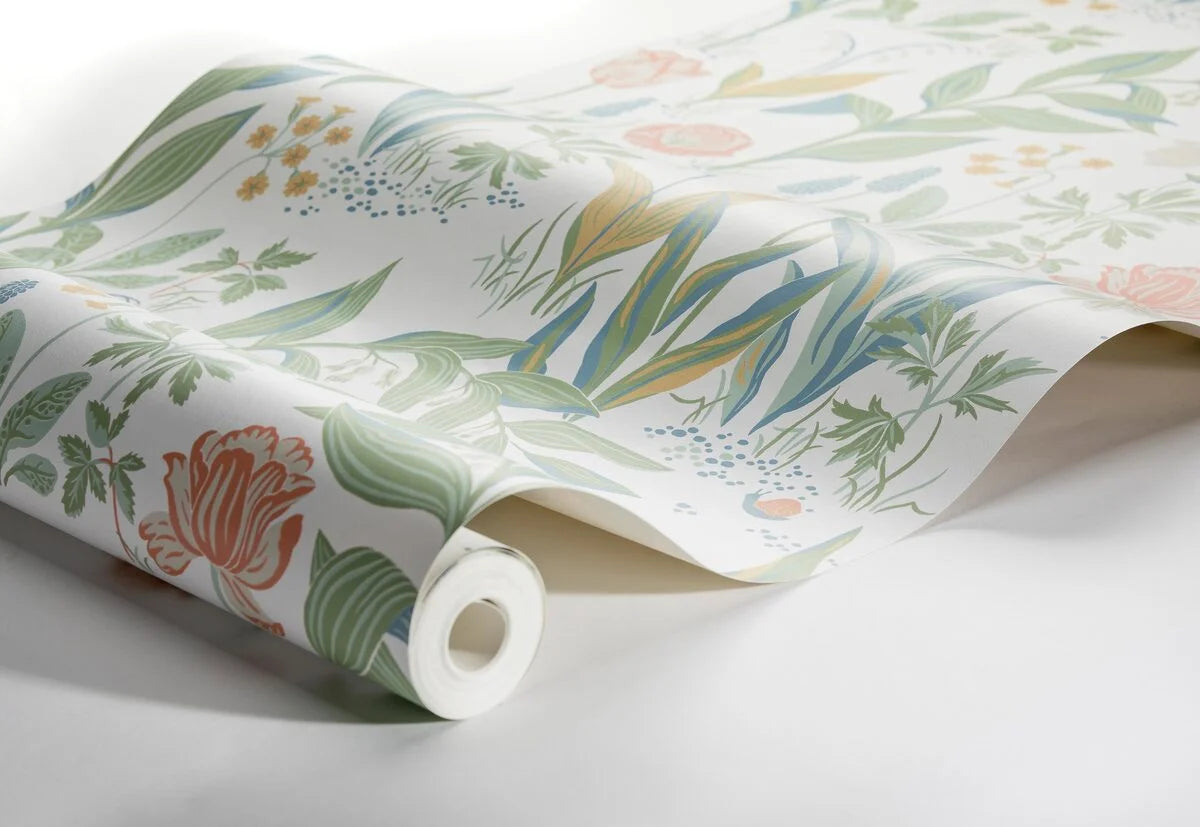 Spring Garden Floral Pattern Wallpaper in White and Green