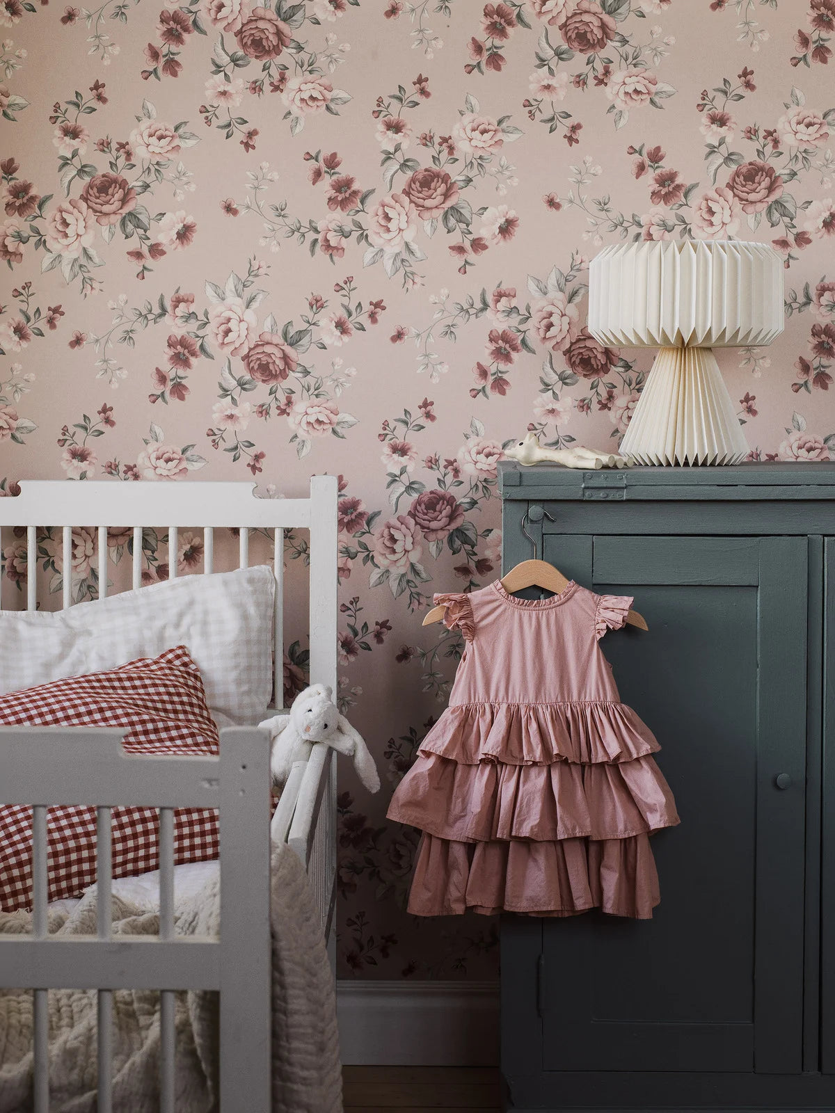 NOMI Pink Floral Pattern Wallpaper