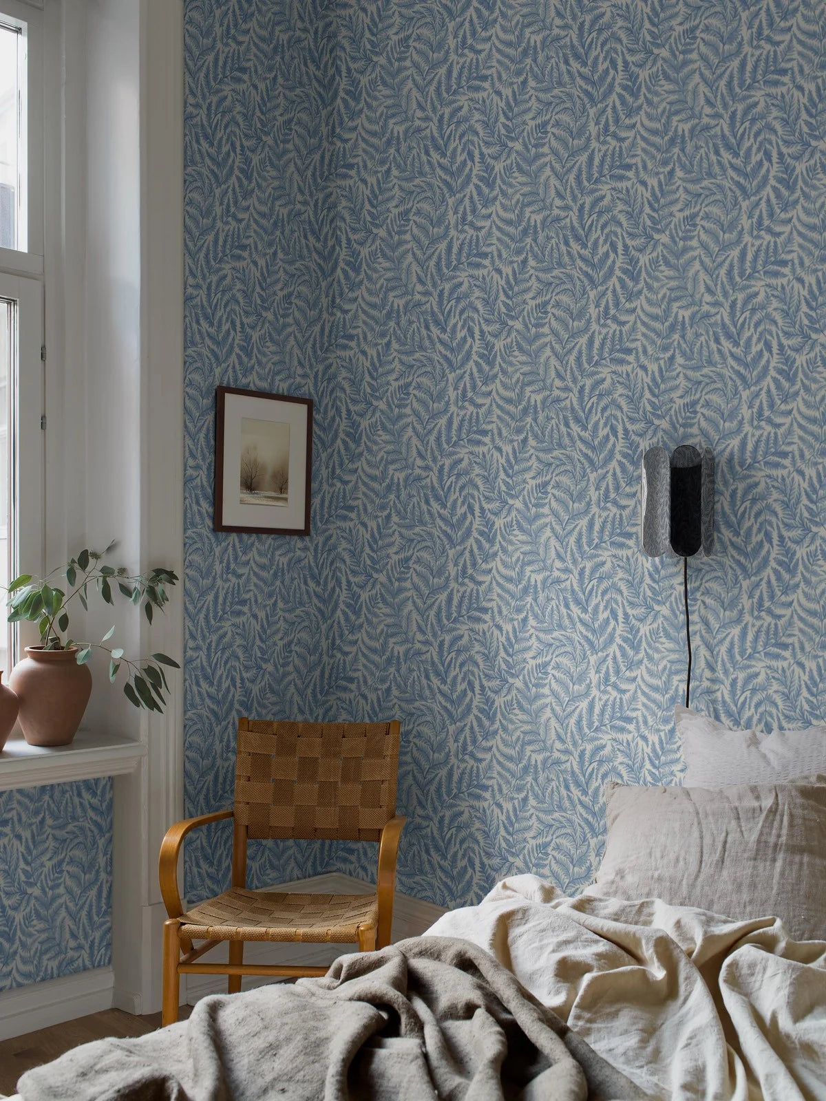 Non-woven paper wallpaper with a plant pattern FERNS light blue with white