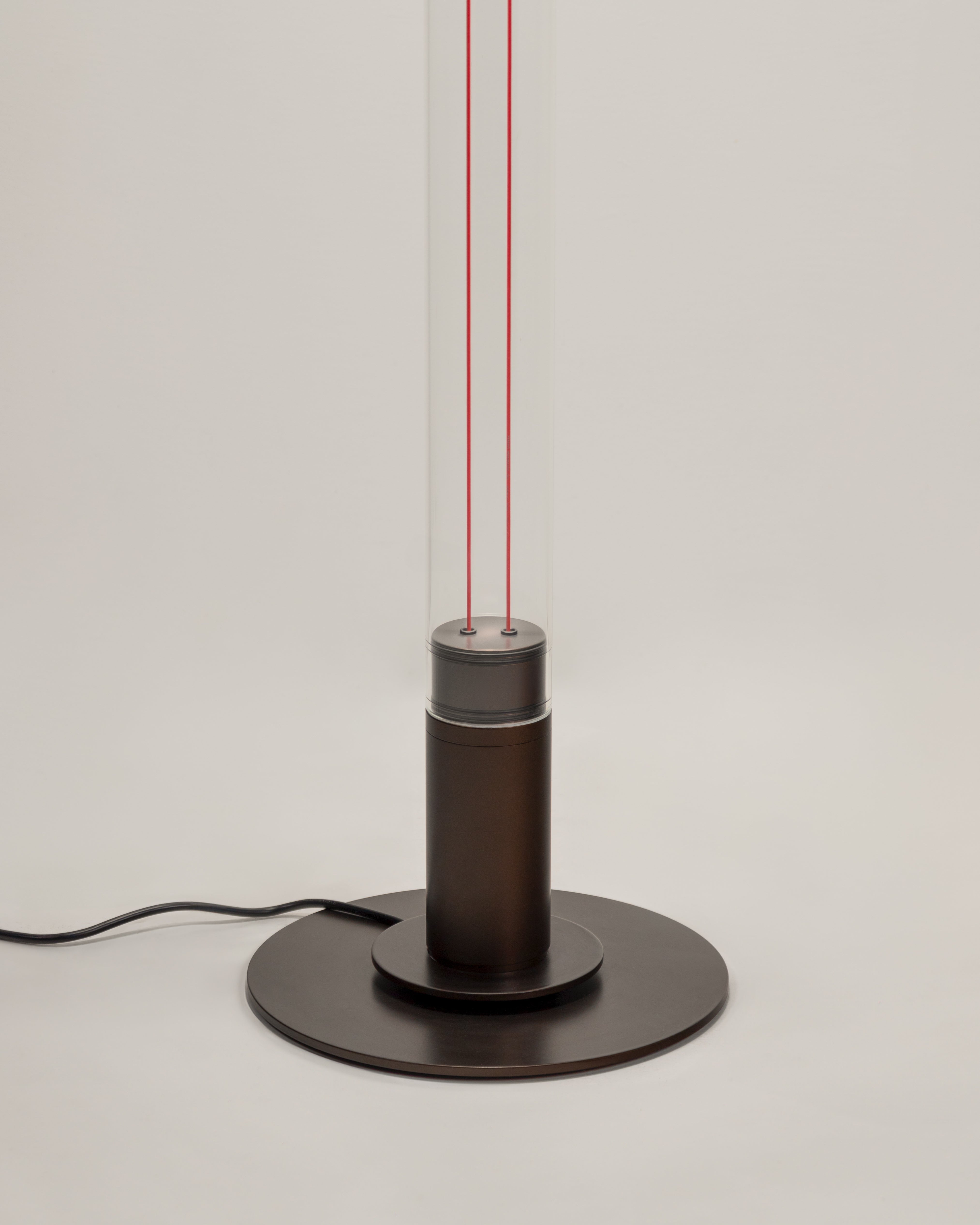 Stehlampe DIA transparent mit mattschwarzen Elementen