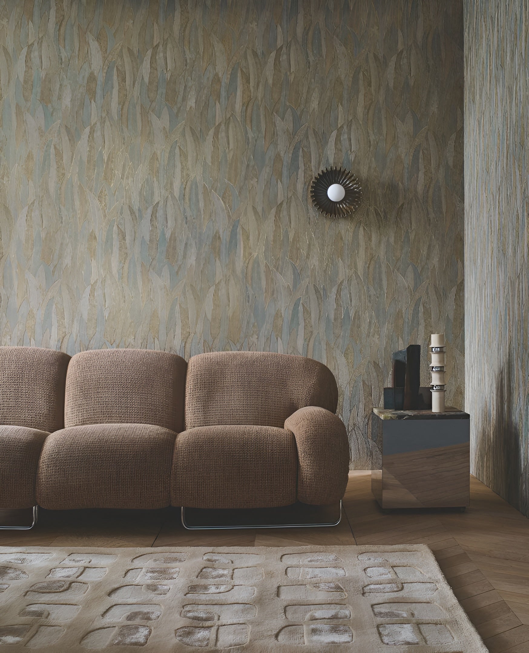 Metallic wallpaper with a eucalyptus leaf plant motif CINEREA - IVORY/GOLD ivory with gold