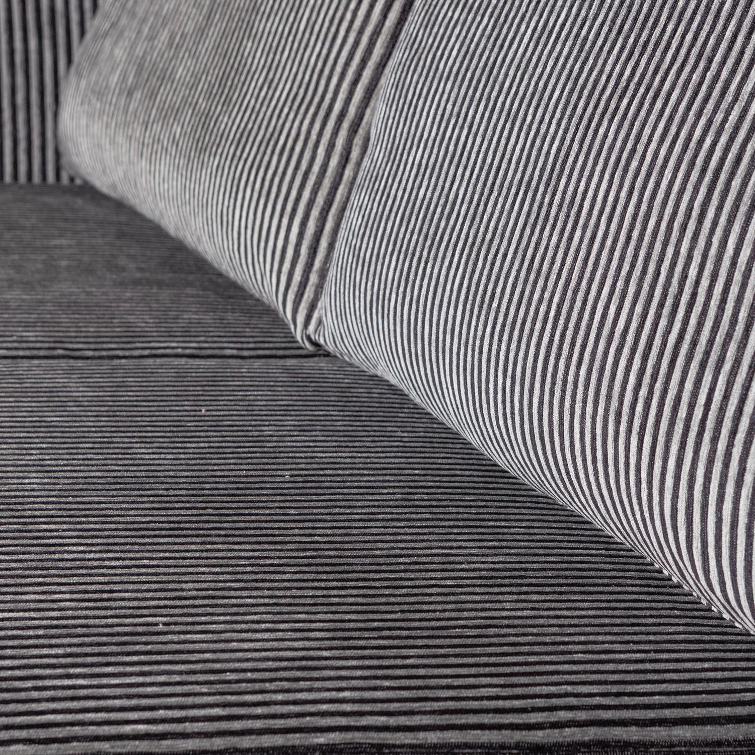 2,5-Sitzer-Sofa Rodeo Schwarz und Weiß gestreift