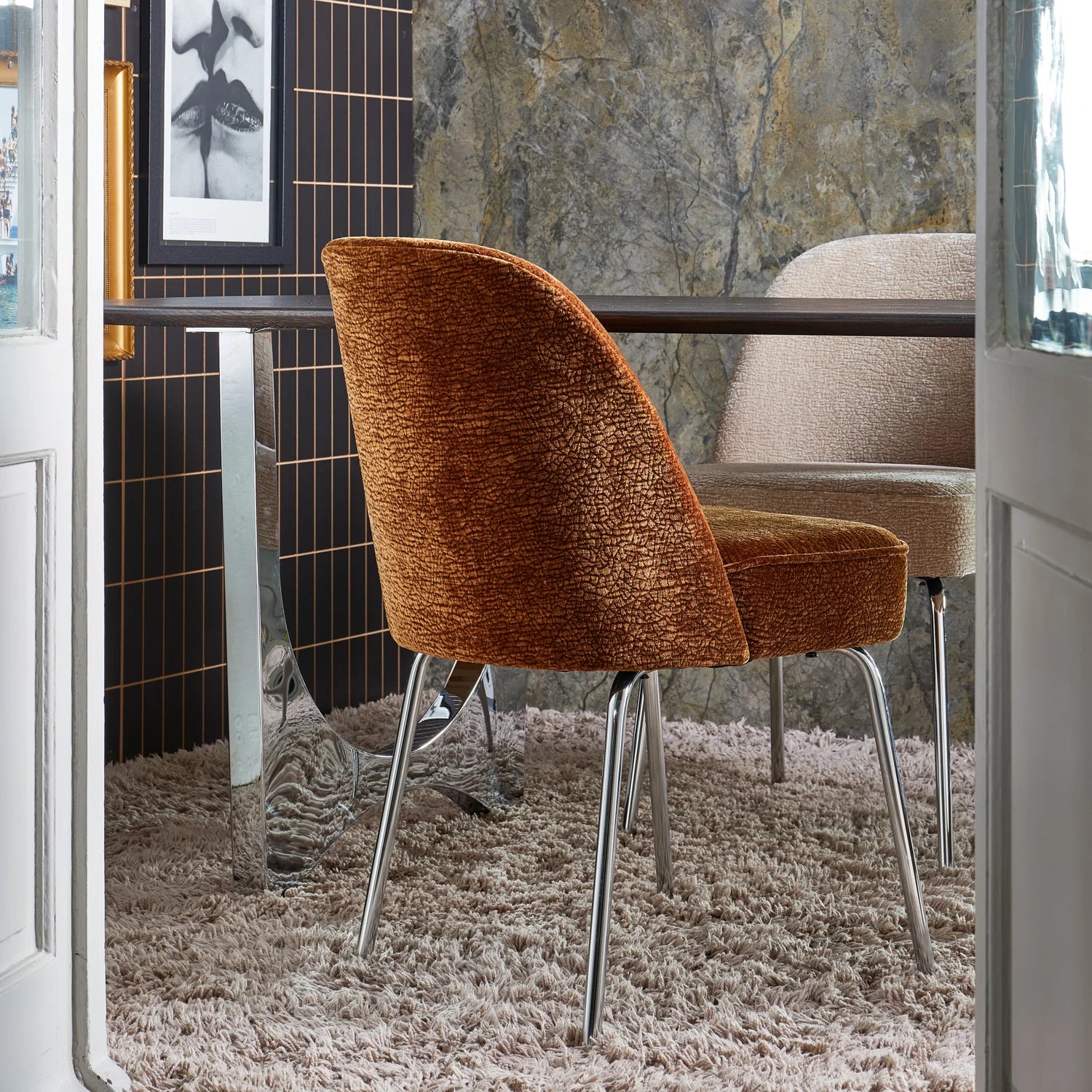 Vogue 3d Brown Chair Szenil mit einer Chrombasis