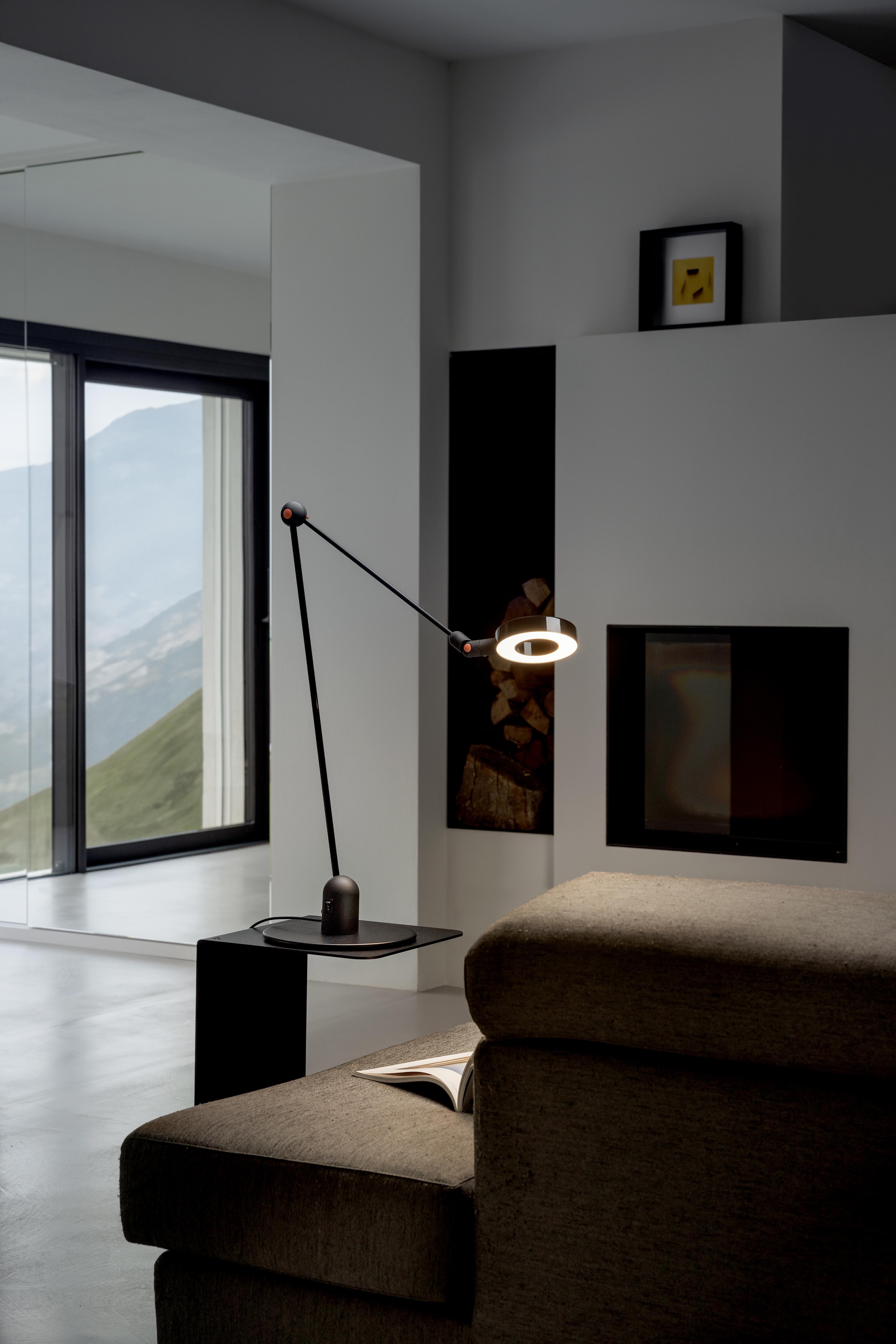 Lampa biurkowa L'AMICA czarny z koralowym