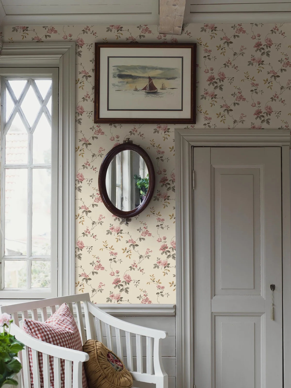 Non-woven paper wallpaper with a floral pattern VÄRMDÖ beige with pink