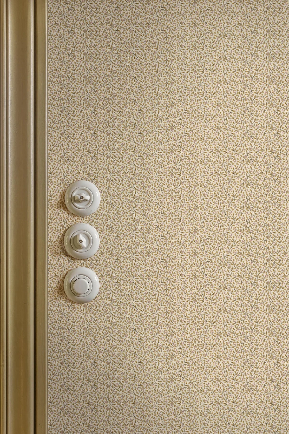 Tapete mit Pflanzenmotiv IDA gelb mit weiß