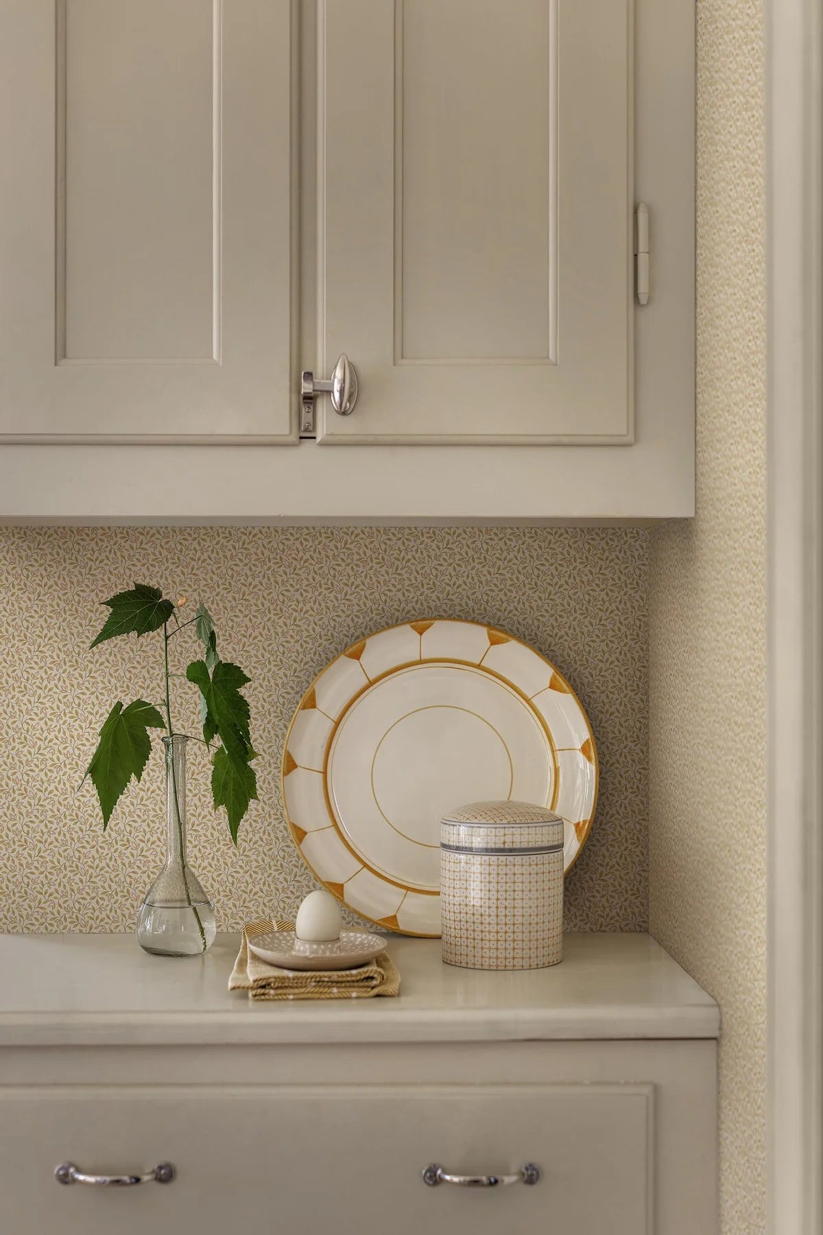 Tapete mit Pflanzenmotiv IDA gelb mit weiß