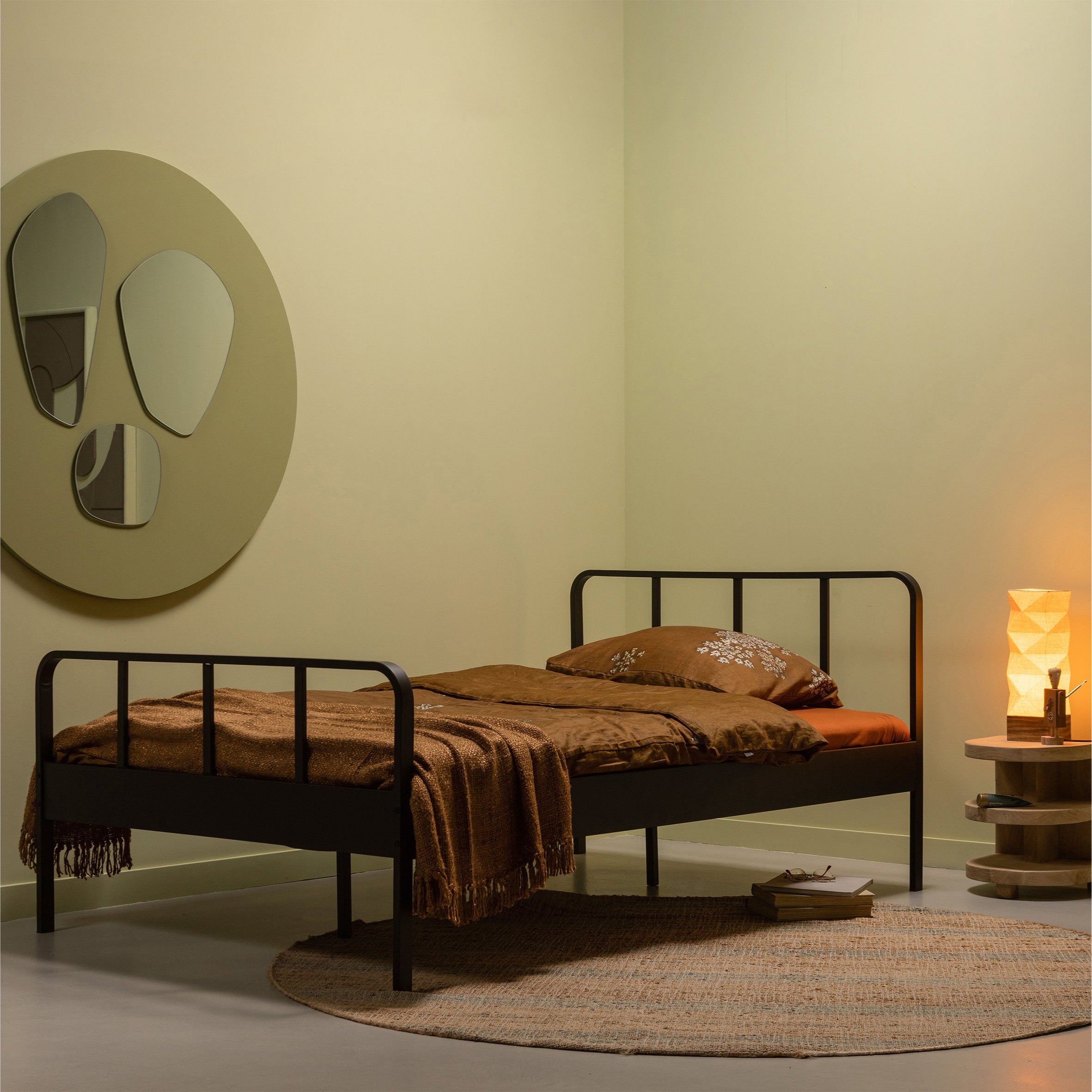 MEES bed black