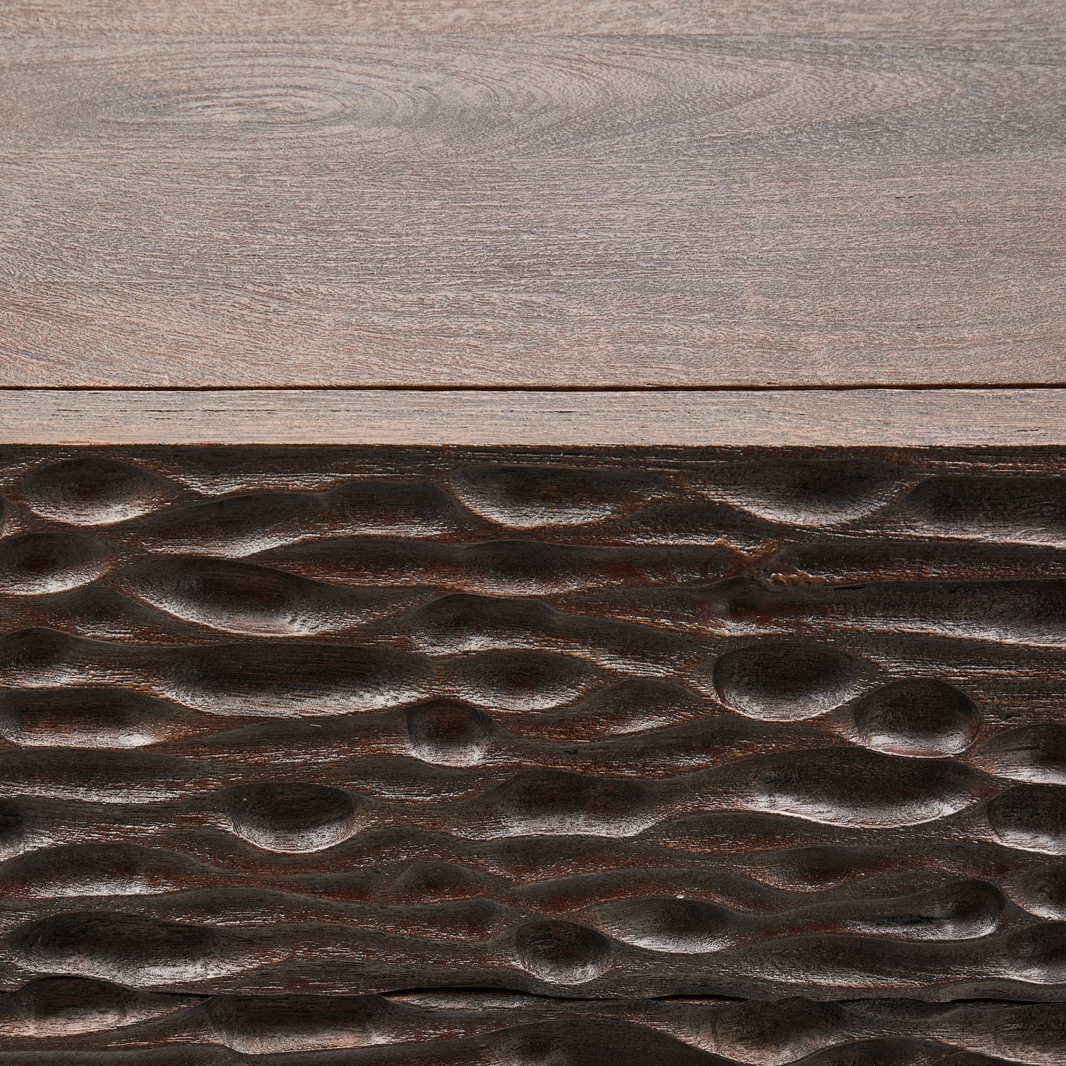 CRUMBLE mango wood table