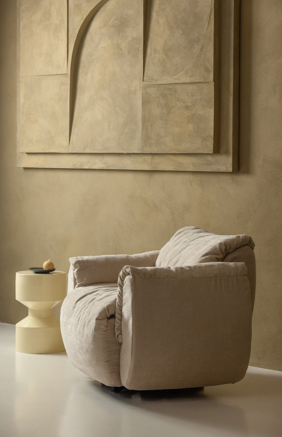 HIDDE side table in light yellow