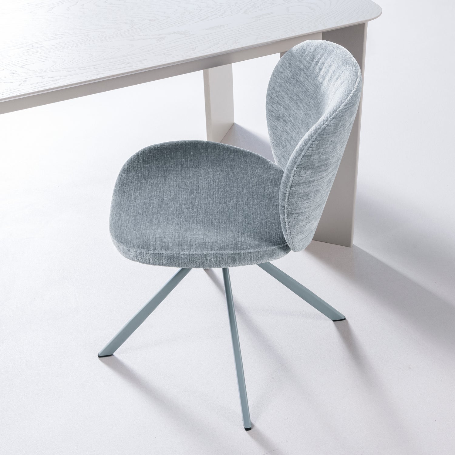 FEMKE swivel chair in blue chenille