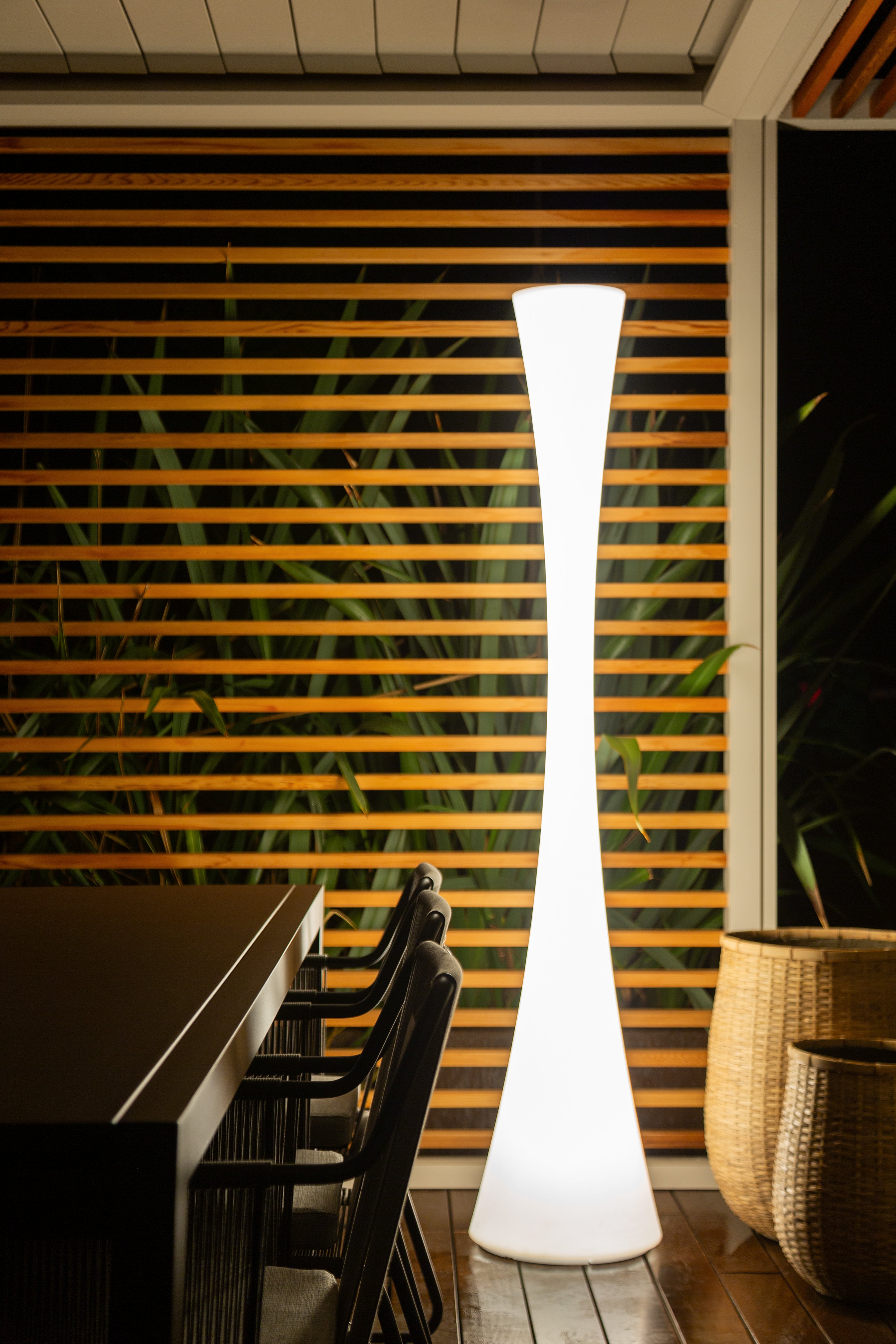 BICONICA Floor Lamp in Glossy White
