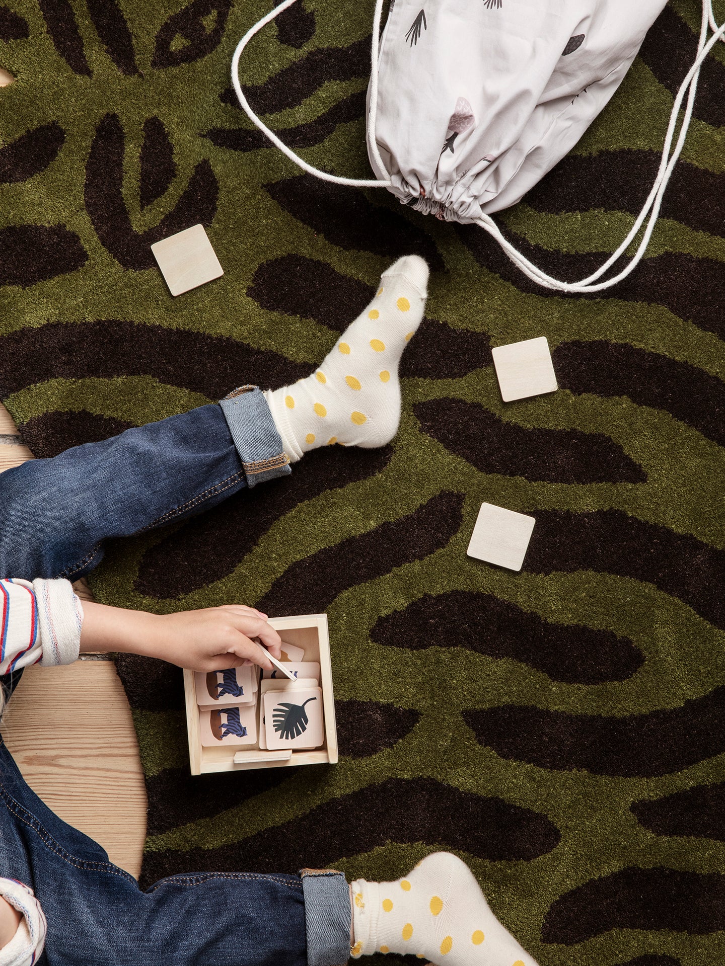 Dekorativer Teppich SAFARI TIGER dunkelgrün mit Schwarz