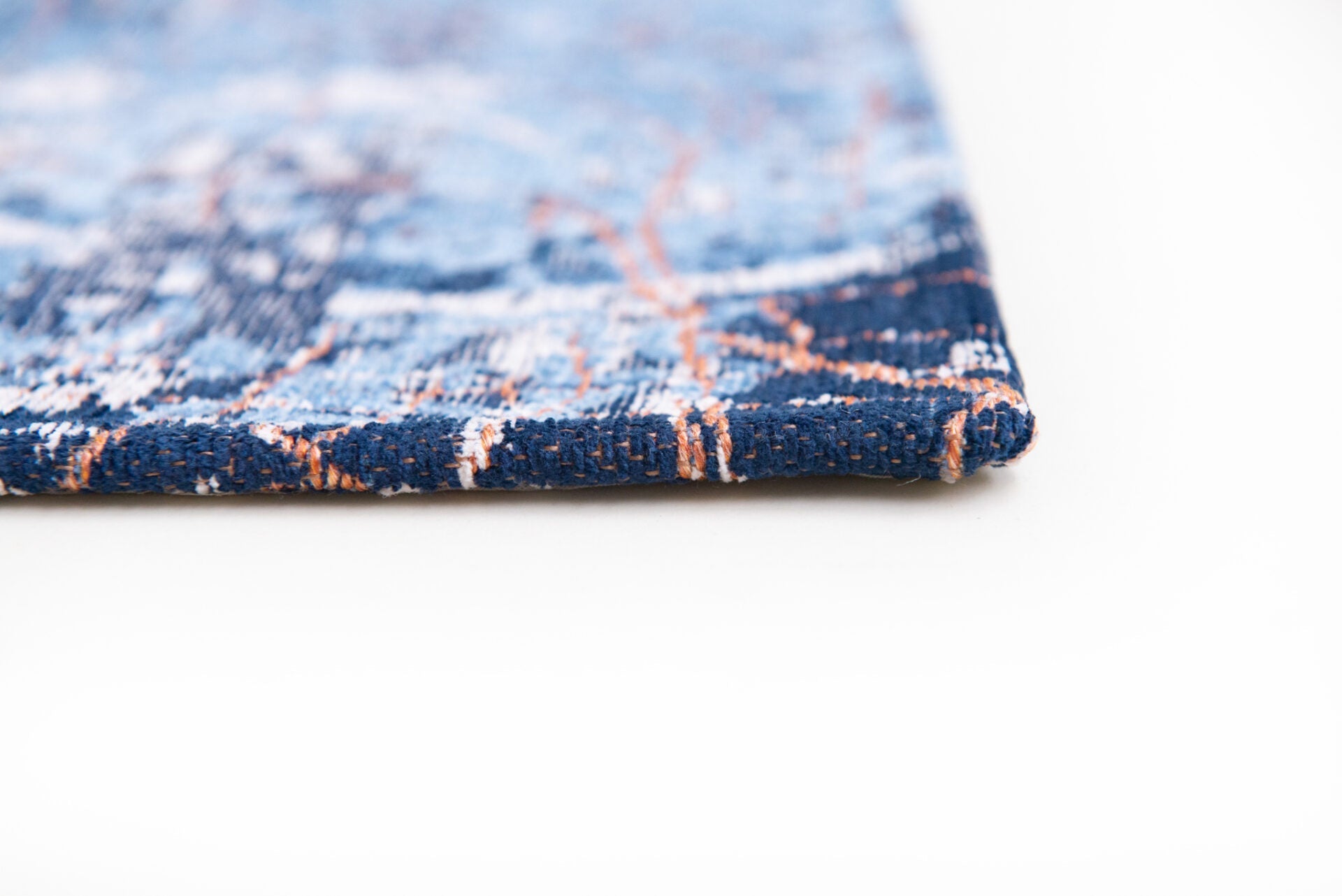 Dywan CITIES TOKYO CONDUCTIVE BLUE niebieski – Louis de Poortere