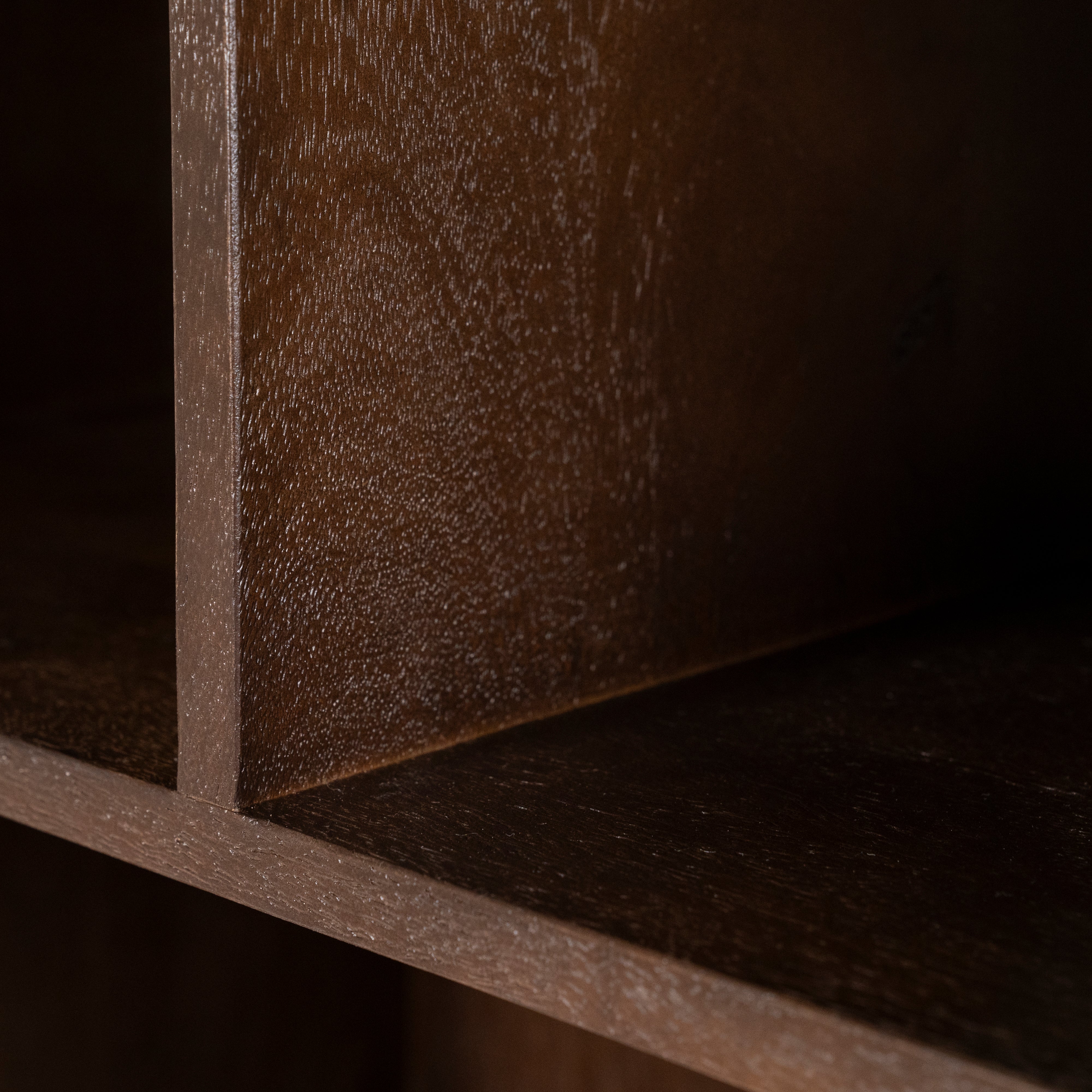 Regál LIO brązowe drewno mango z trawertynem