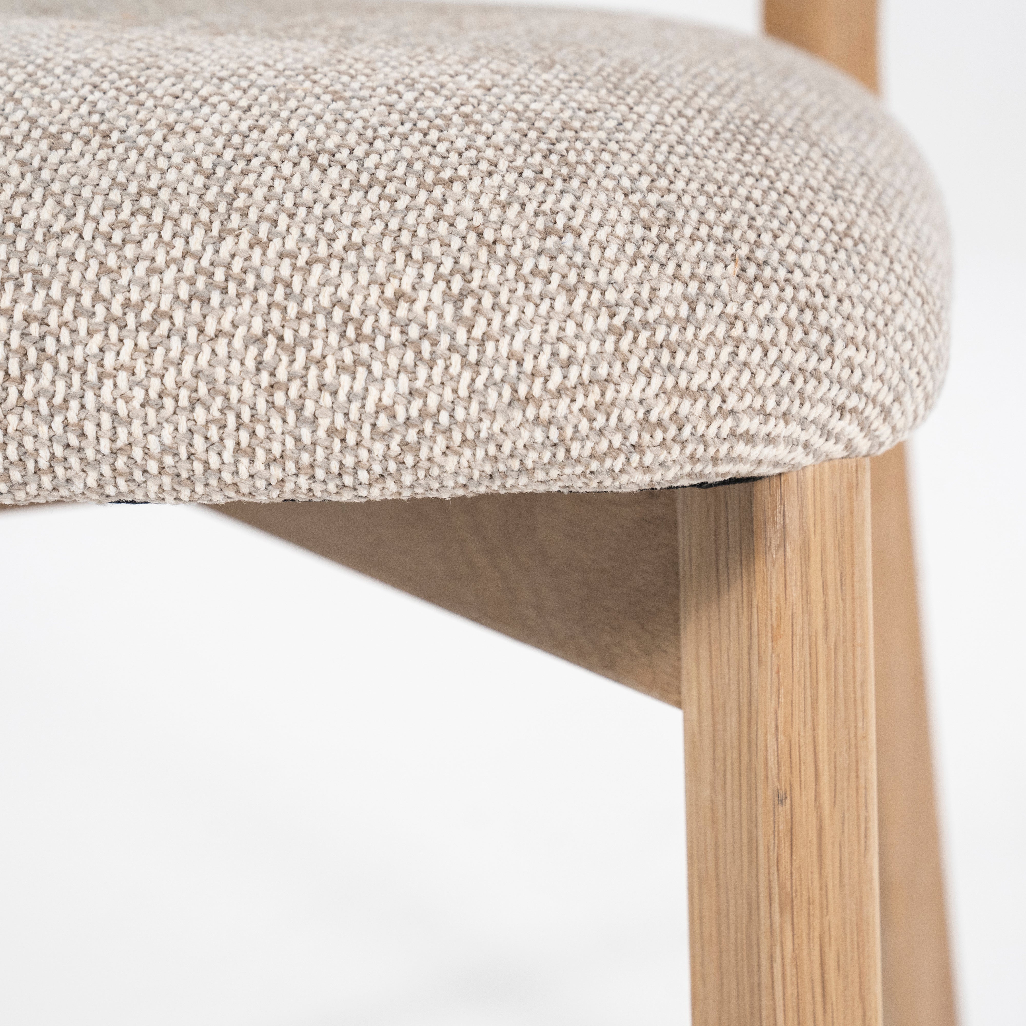 Stuhl MIKKY taupe mit Eichenbasis