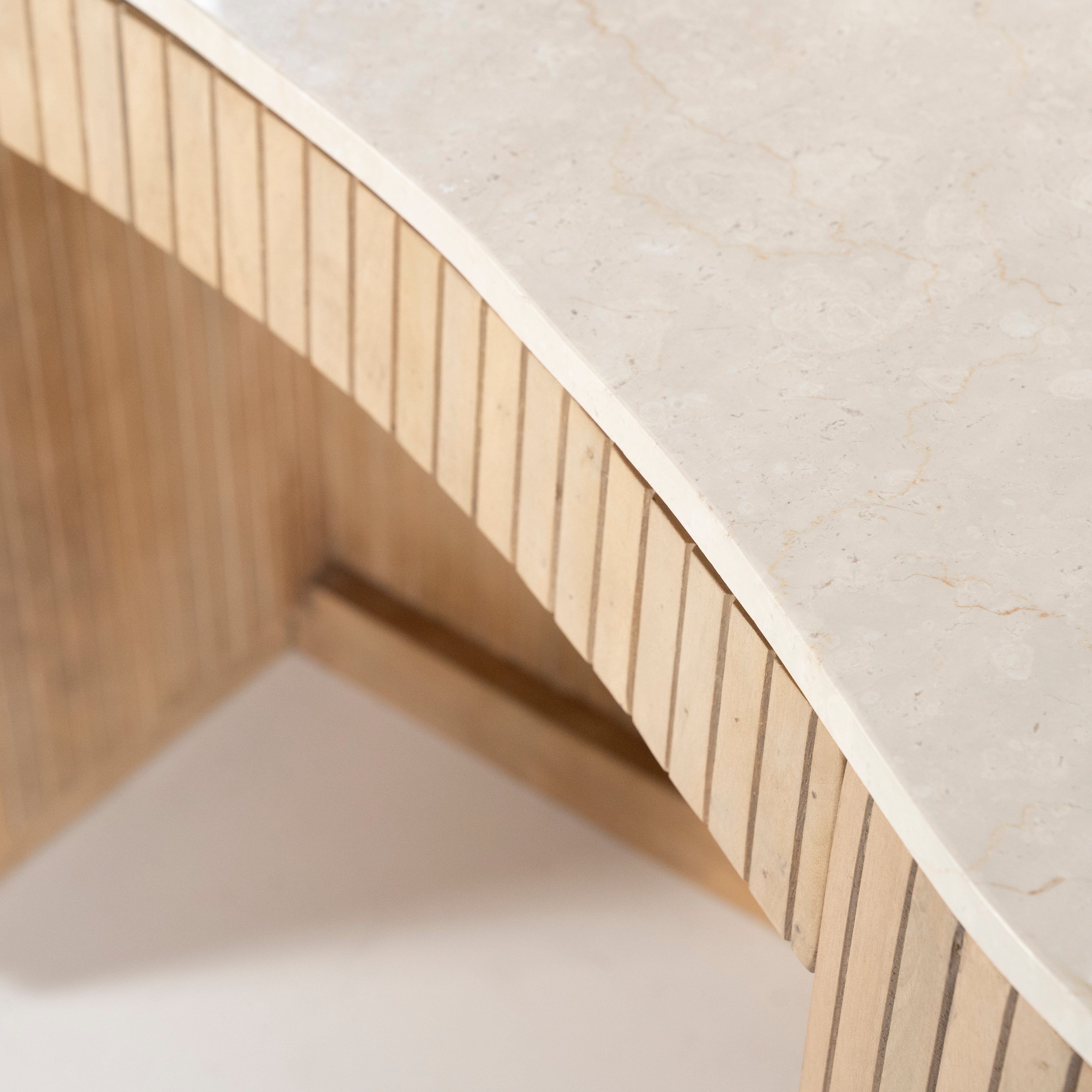 KIRA Desk made of mango wood with a marble top