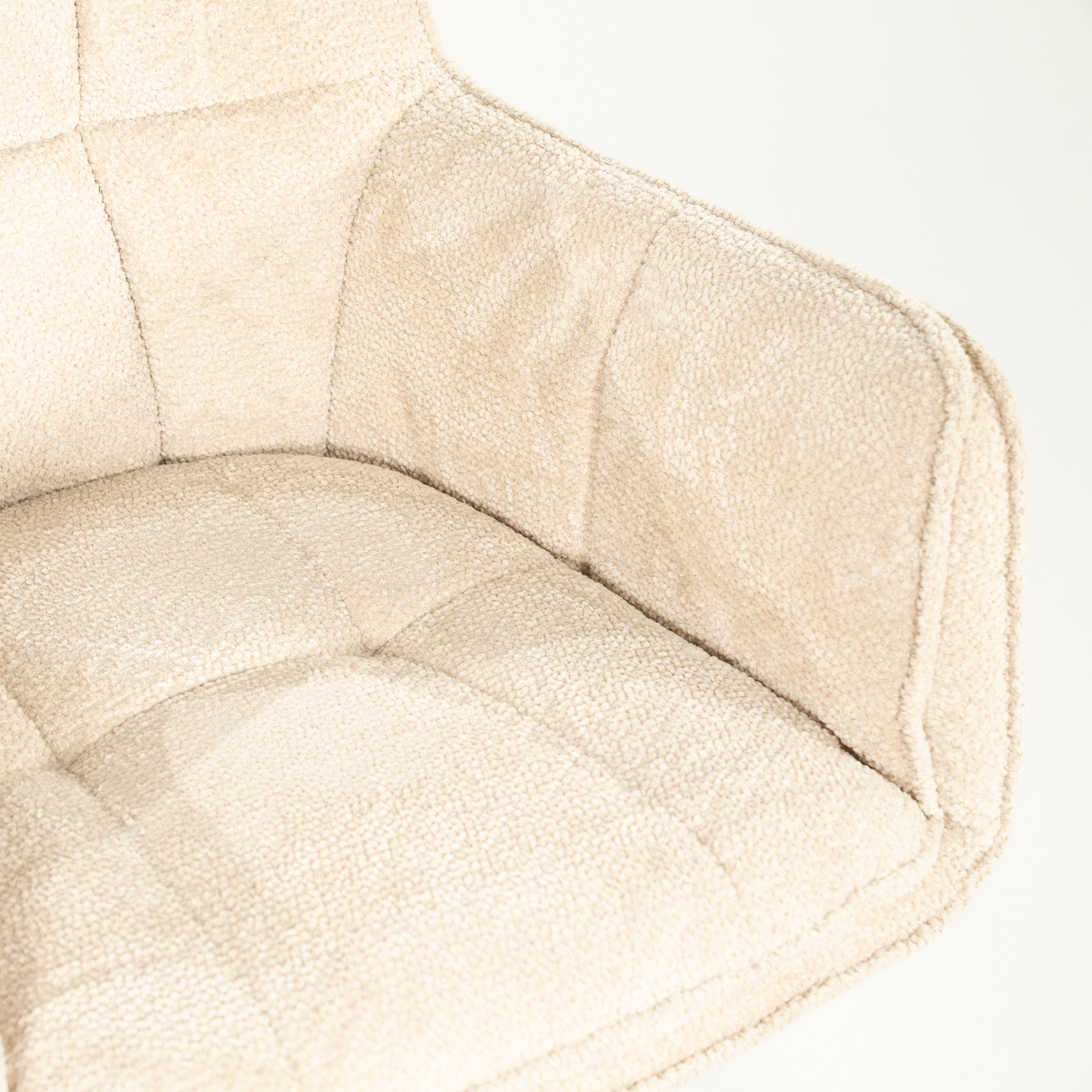 Drehstuhl HUGO beige mit dunkelbraunem Fuß