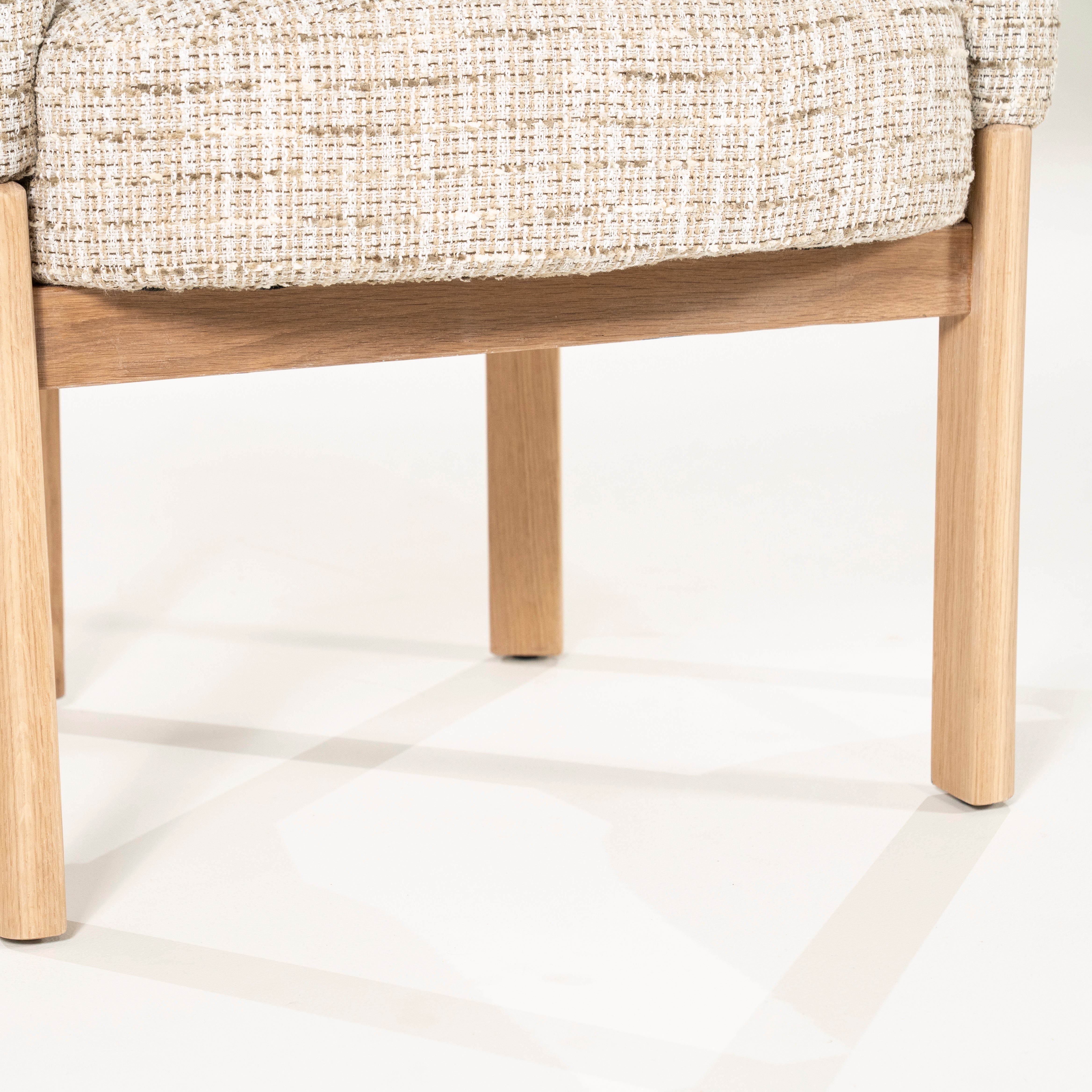 Sessel MICHA beige mit Eichenbasis