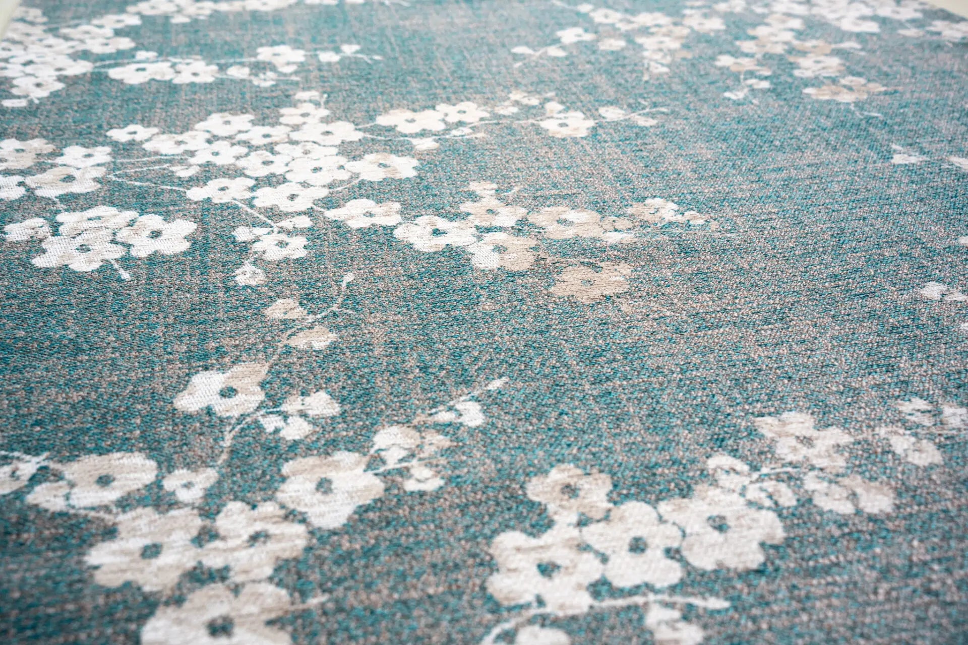 Ovaler Teppich SAKURA blau mit Weiß
