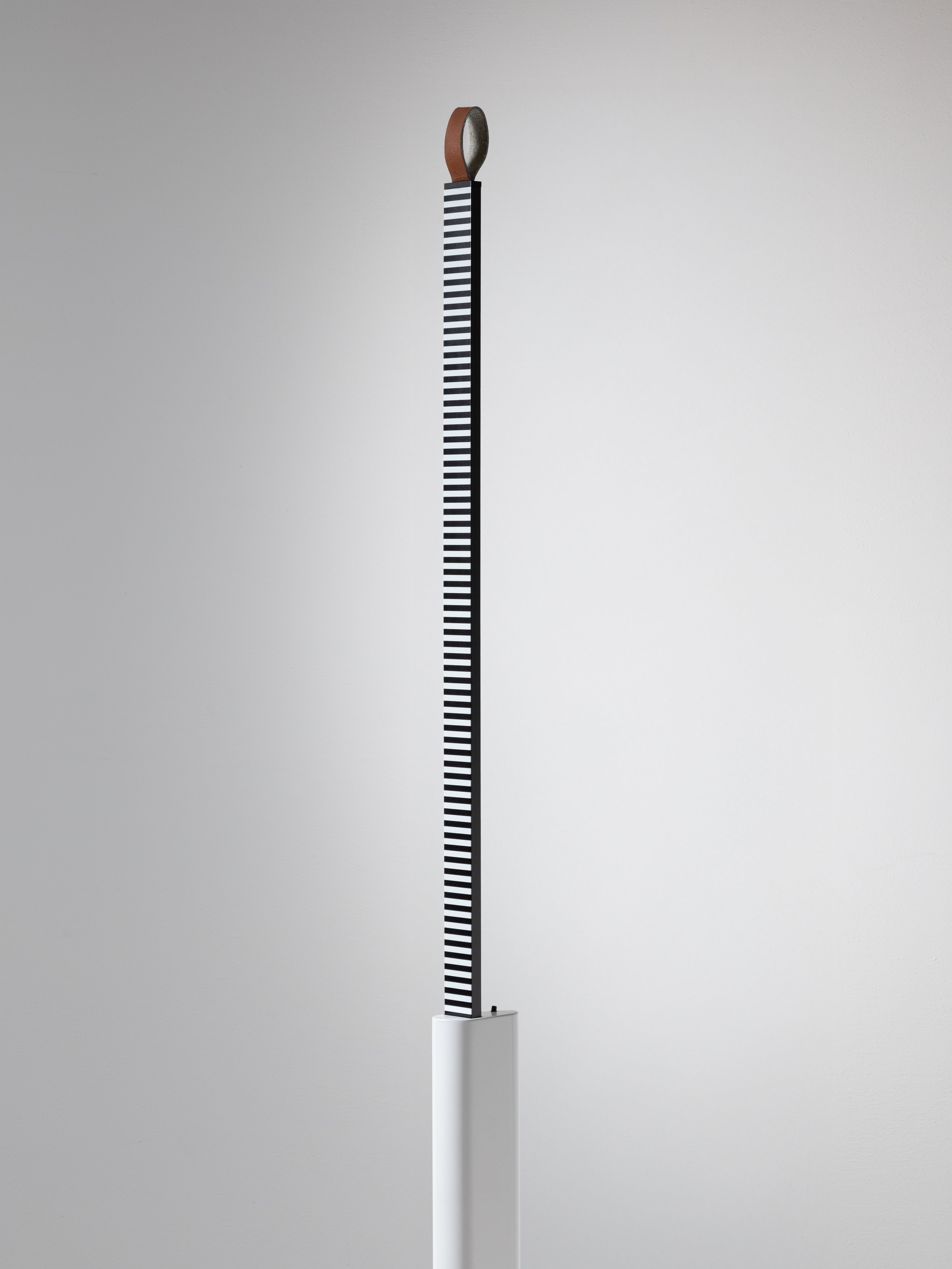 Stehlampe METRICA in glänzendem Weiß