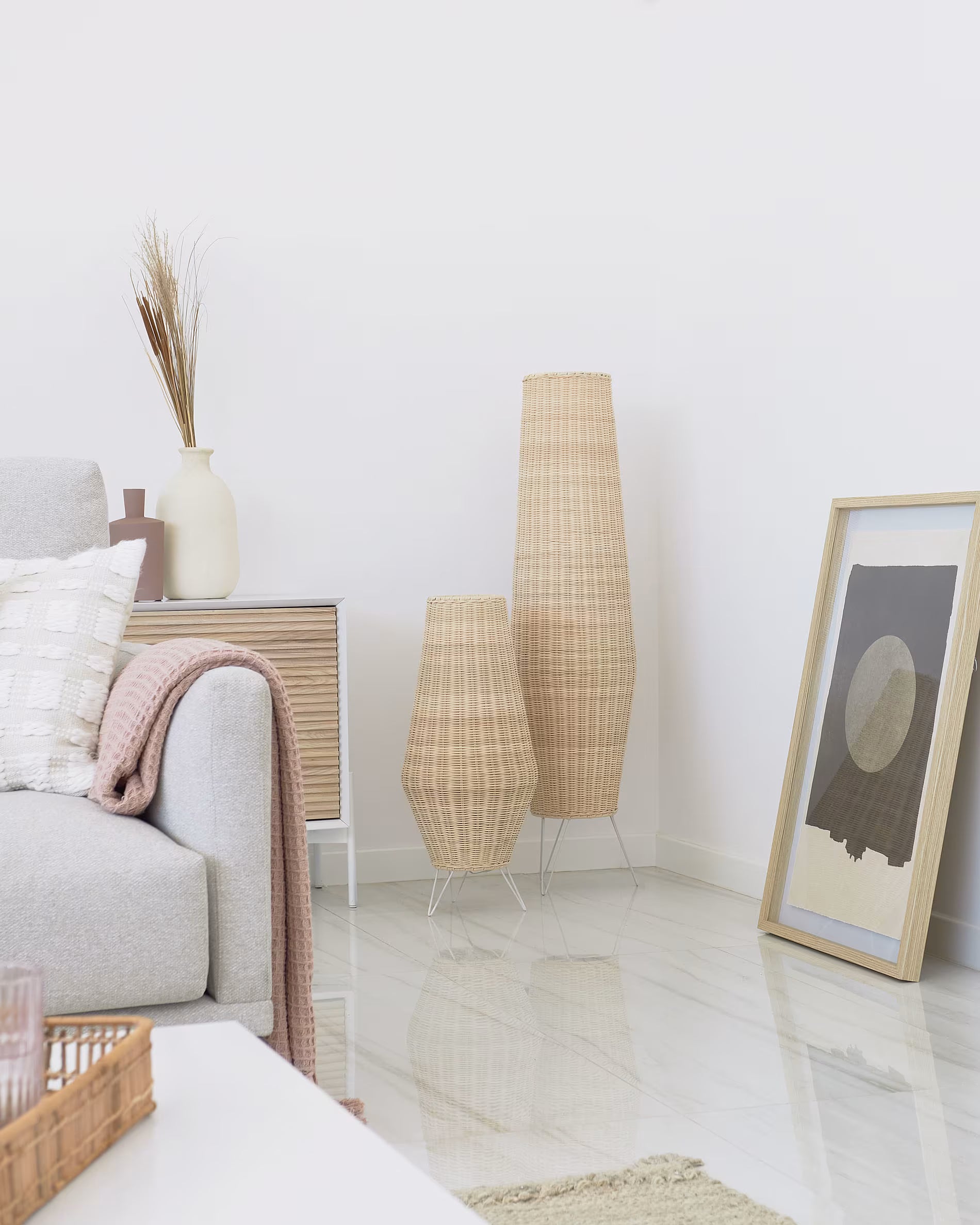 Stehlampe KAMARIA aus Rattan
