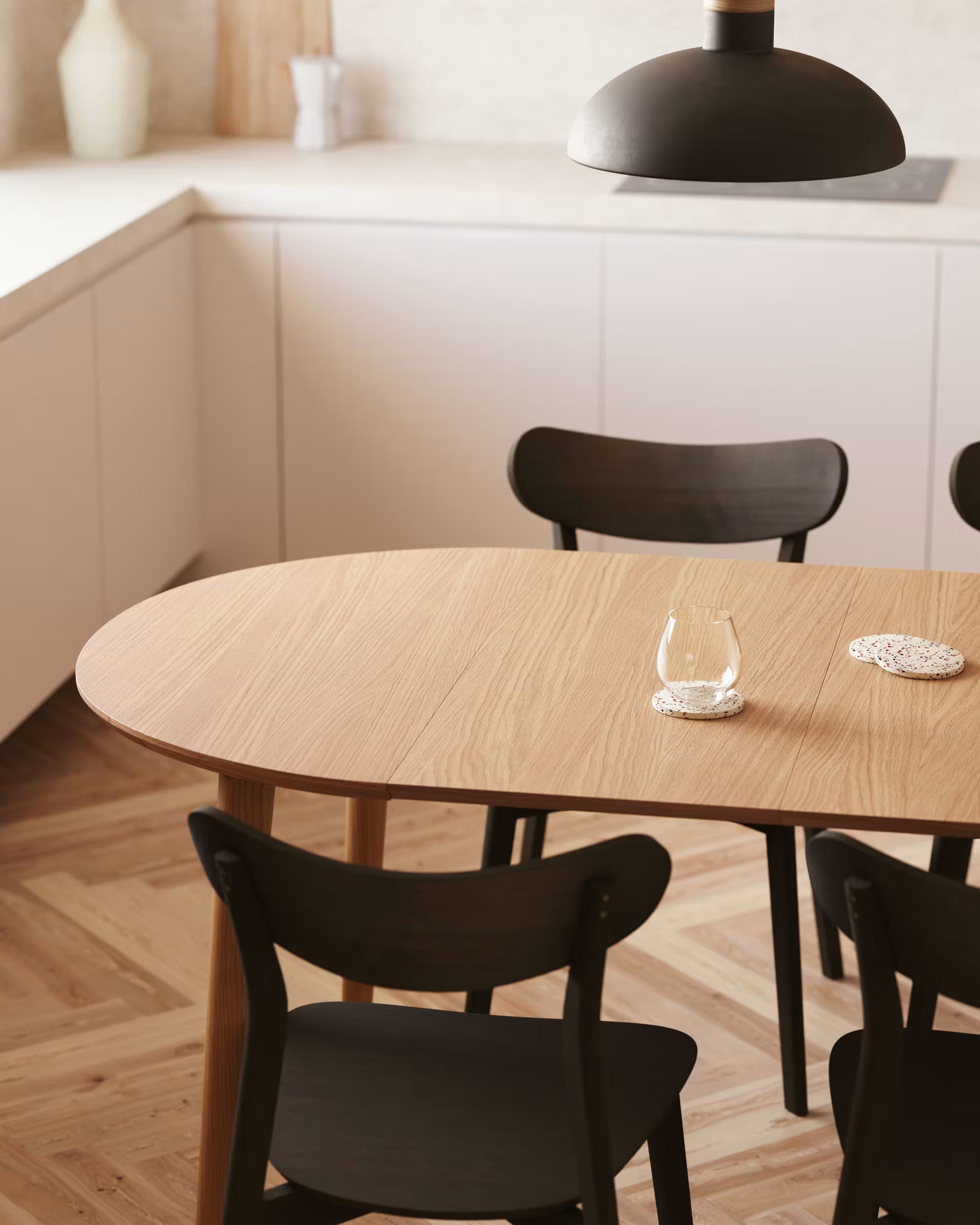 Stół owalny rozkładany OQUI fornir dębowy do jadalni – Kave Home