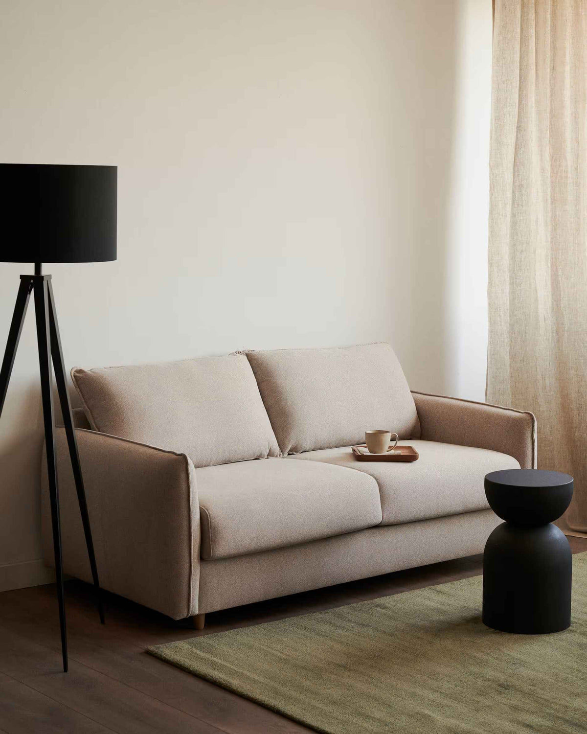 2-Personen-Sofa mit einer beige Carlot-Schlaffunktion